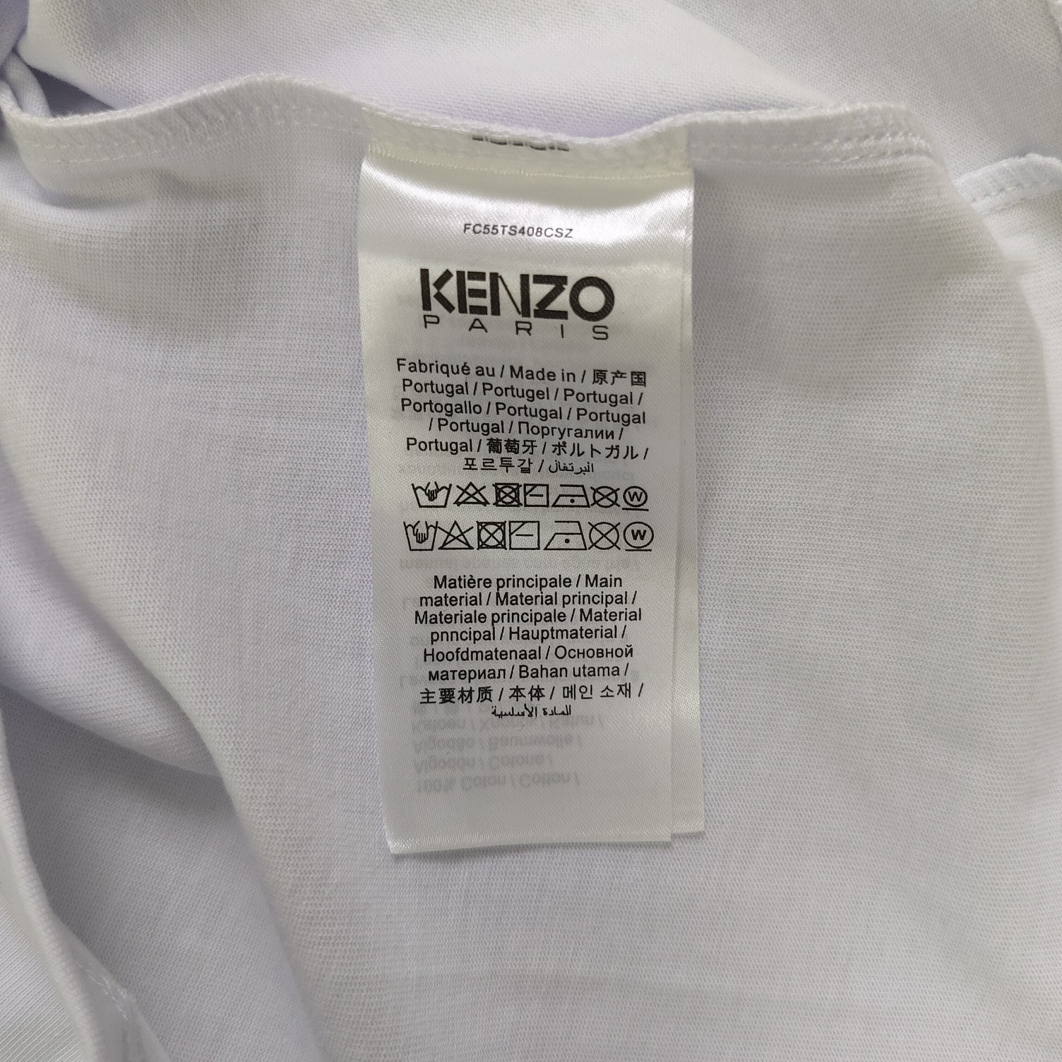 💰90
【款号：Su705】高版本
2025新款KENZO高田贤三刺绣老虎头图案logo绣花休闲情侣短袖T恤，简单整洁的配色，吸睛且高端大气，胸前几十万针精工刺绣，依然保持一丝不苟的严谨态度，给您高端品质，采用最受欢迎的丝光棉精棉面料，优质透气，舒适凉爽。内里刺绣处，网纱处理，亲肤舒适，男女同款！
颜色：黑色 白色
尺码：S～XL
    肩宽 胸围 衣长
S    42    100   65
M    44   104   67
L    46   108   69
XL  48    112   71
（注：手工测量，误差1-2cm）