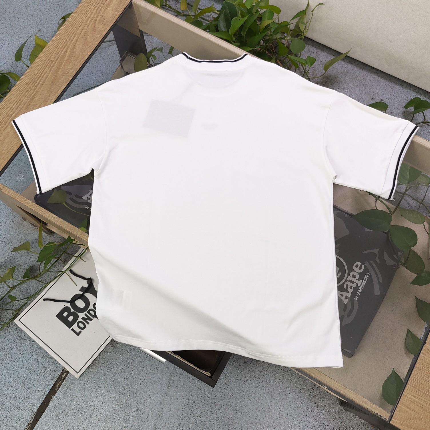 💰85
【款号:Zscx8827A】顶级品质
2025新款PRADA普拉达经典简约刺绣logo图案绣花休闲情侣短袖T恤,小红书爆款,面料高版本高品质,网红明星同款,280g克重纯棉面料,面料柔软舒适更垂顺,品牌字母Logo标志彰显品牌特征,简单款式更易搭配,时尚潮流,水洗麦,时尚休闲百搭款! 三标齐全,非市场普通版本,随意对比,品质绝对保证,男女同款!
颜色 :白色 黑色
尺码 :XS ~ L
衣长 肩宽 胸围
XS 70 58.5 110
S 72 60 114
M 74 61.5 118
L 76 63 122