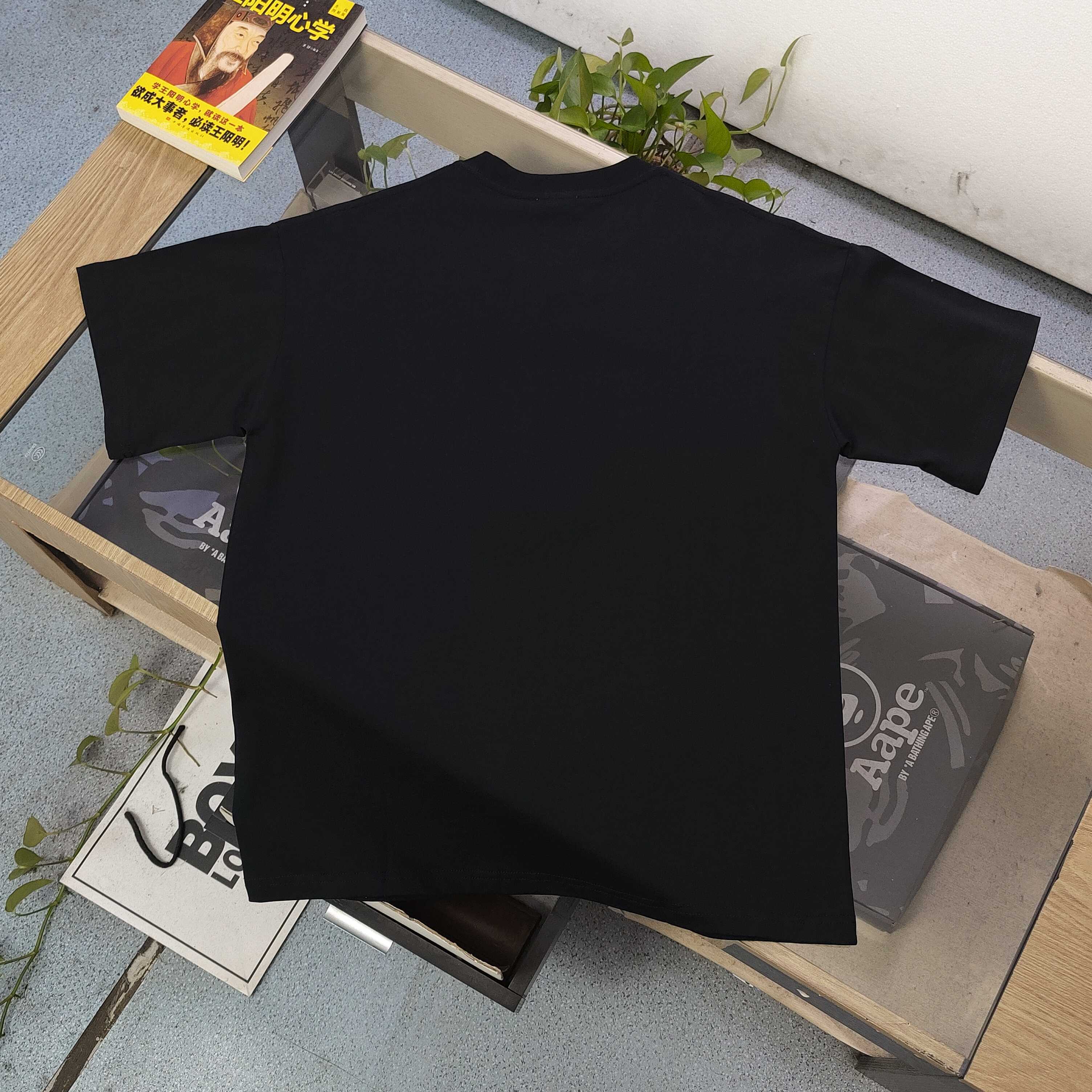💰85
【款号:CXs806】高版本
2024新款Yves Saint Laurent 圣罗兰YSL烫金字母logo图案印花休闲情侣宽松短袖T恤,独一无二的活性环保面料染色,32支双纱精梳纯棉爽滑手感,纯棉不起球不起毛,面料采用270克重的纯棉双纱爽滑面料,质量保证、原厂面料、定制定染,欢迎对比质量,男女同款!
颜色:白色 黑色
尺码:XS-L
衣长 胸围 袖长 肩宽
XS 70 110 18.5 58.5
S 72 114 19 60
M 74 118 19.5 61.5
L 76 122 20 63