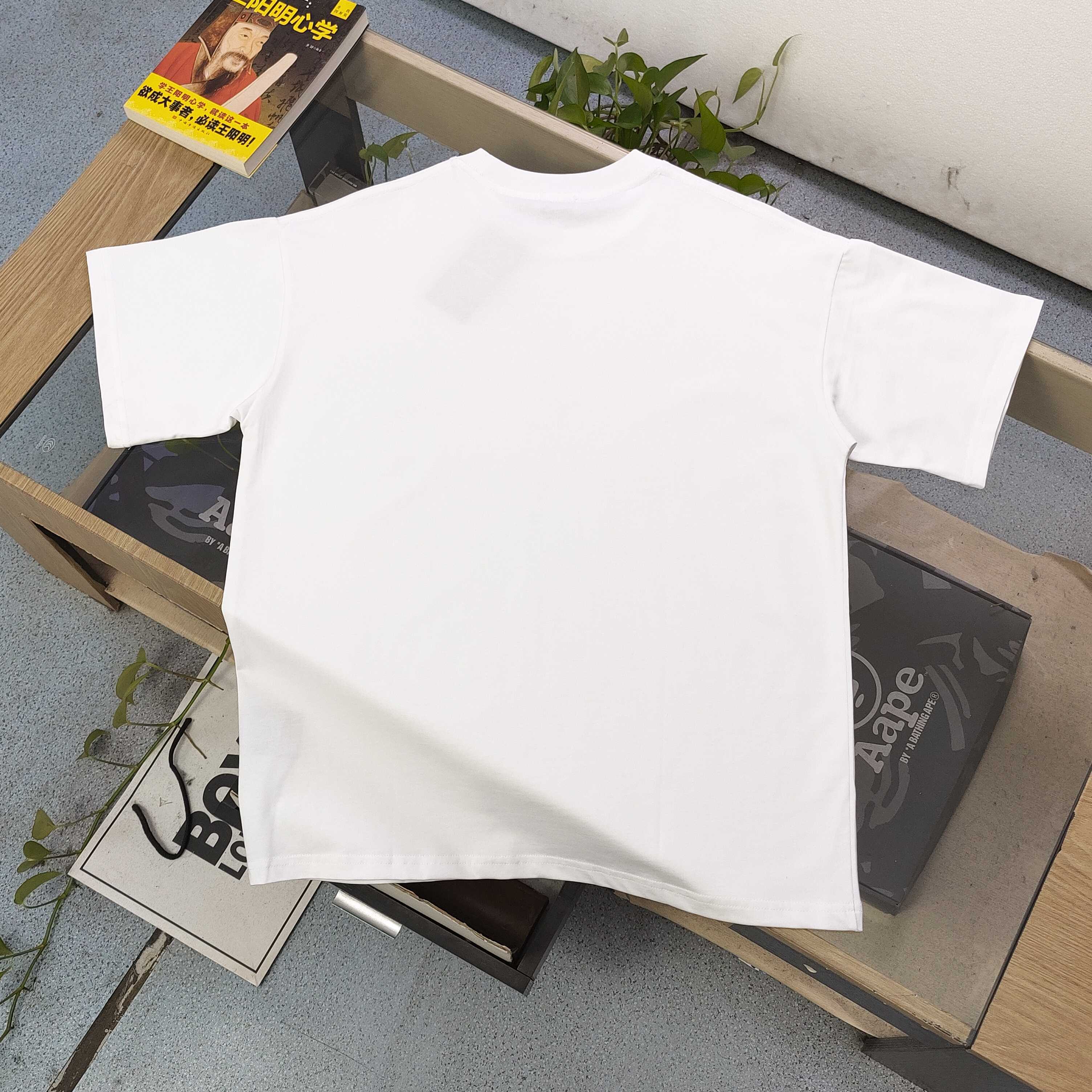 💰85
【款号:CXs806】高版本
2024新款Yves Saint Laurent 圣罗兰YSL烫金字母logo图案印花休闲情侣宽松短袖T恤,独一无二的活性环保面料染色,32支双纱精梳纯棉爽滑手感,纯棉不起球不起毛,面料采用270克重的纯棉双纱爽滑面料,质量保证、原厂面料、定制定染,欢迎对比质量,男女同款!
颜色:白色 黑色
尺码:XS-L
衣长 胸围 袖长 肩宽
XS 70 110 18.5 58.5
S 72 114 19 60
M 74 118 19.5 61.5
L 76 122 20 63