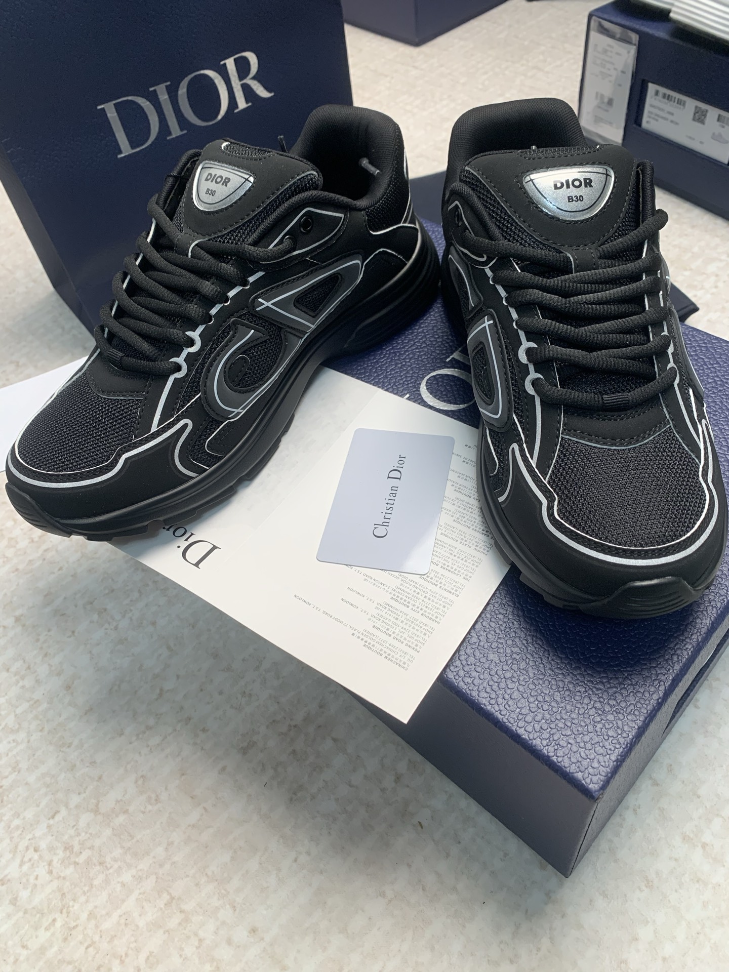 NO:875212,Top version Dior B30 series Countdown technical sneakers casual dad shoes This B30 Countdown technical sneaker is a new product in the 2026 spring men's wear series. The tongue and back side are decorated with rubber Dior B30 and CD30 logos. The textured effect sole is made of elastic rubber and foam, decorated with many classic details to create an ideal comfortable wearing experience. Can be matched with sportswear and casual outfits to create a sophisticated look. Exquisite packaging at the delivery counter. Fabric Original custom technical fabric + mesh  Customized breathable lining, outsole original molded IP foam + TPU outsole, sole thickness 3.5CM, first available in men's size 39-47, casual shoes/sports shoes, dior, dior, sneakers19860909顶级版本 Dior迪奥 B30系列 Countdown 科技 运动鞋 休闲 老爹鞋 这款 B30 Countdown 科技运动鞋是二零二六春季男装系列新品,鞋舌和后侧饰以橡胶 Dior B30 和CD30标志.纹理效果鞋底由弹性橡胶和泡棉制成,饰以多个经典细节,打造理想的舒适穿着体验.可与运动服饰和休闲装扮搭配,打造精致造型 配送专柜精美包装 面料原版定制科技面料+网面 内里定制透气内里 大底原版开模IP发泡+TPU大底 底厚3.5CM Size先出男码39-47,休闲鞋/运动鞋,dior,dior,sneakers,Women's Shoes