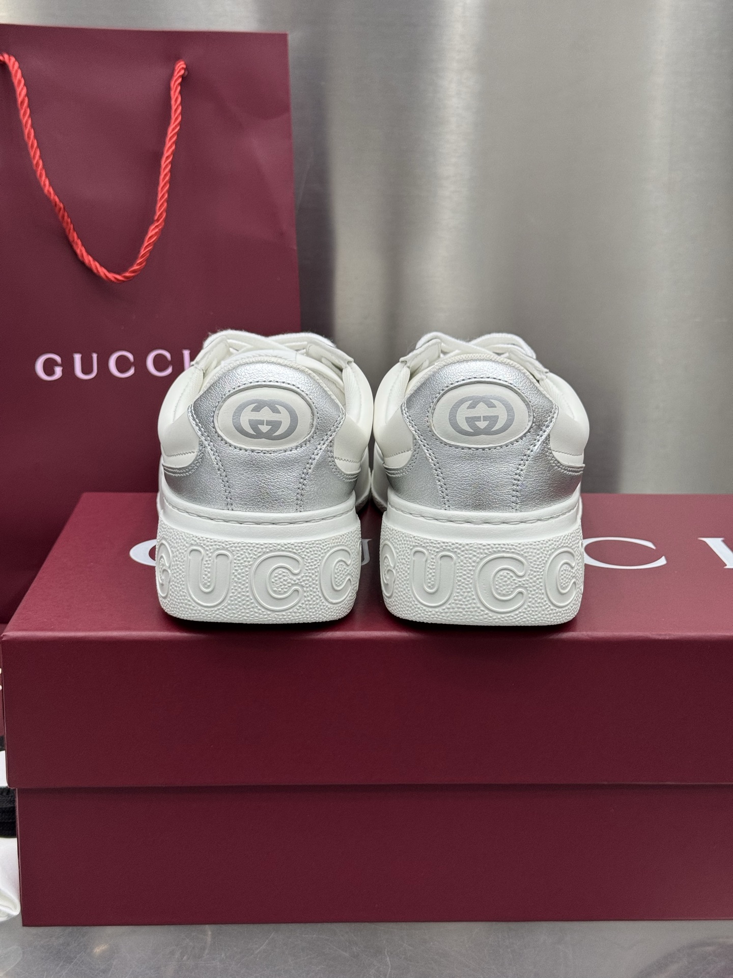 Gucci 2025 Vintage Sneakers: Lightweight, Retro Design with Signature Details 8 i1760208544300 162 0 8