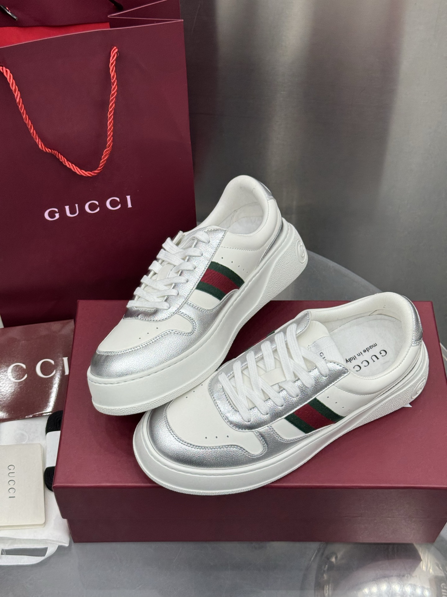 Gucci 2025 Vintage Sneakers: Lightweight, Retro Design with Signature Details 5 i1760208544342 7647 0 2