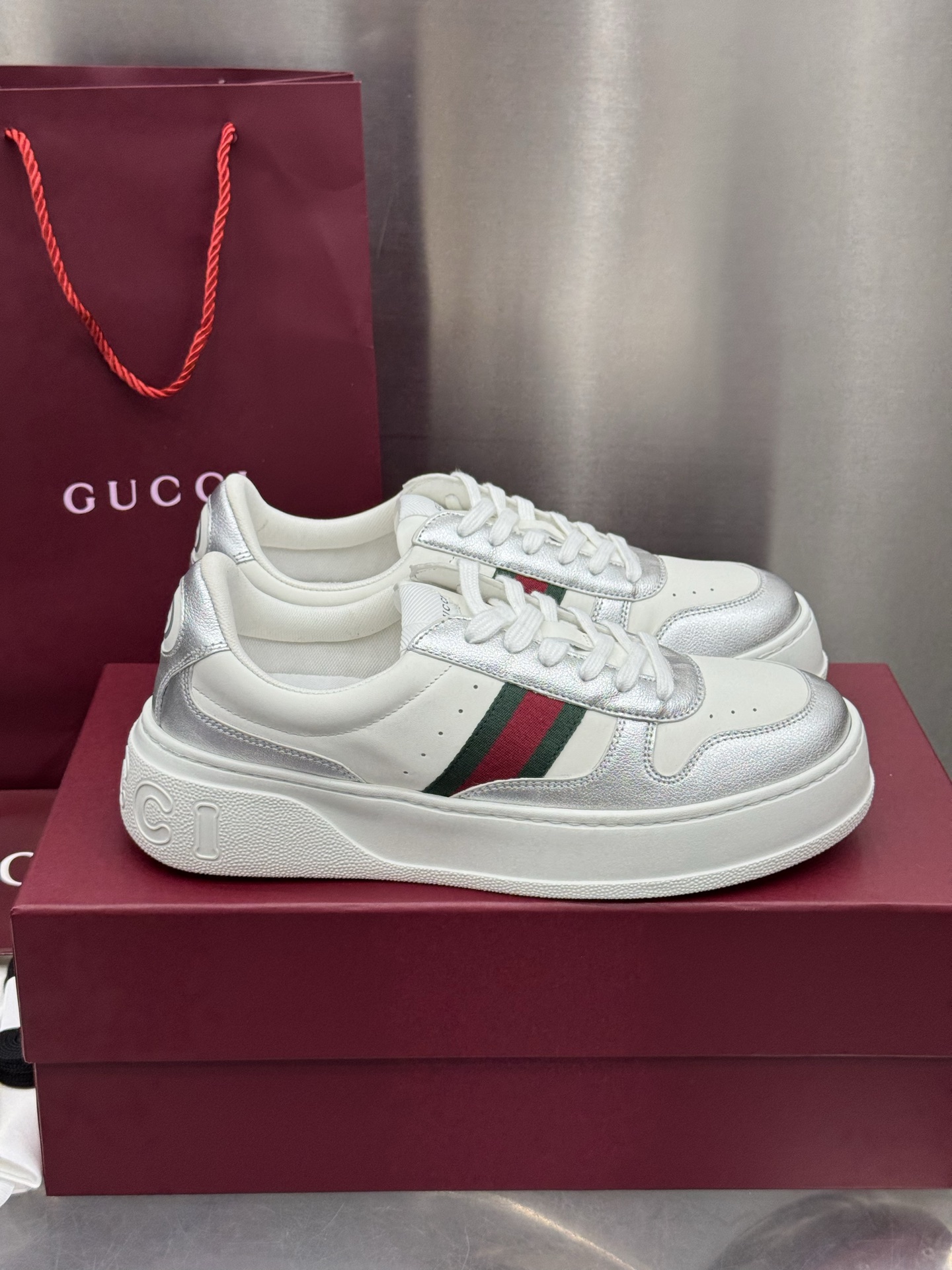 Gucci 2025 Vintage Sneakers: Lightweight, Retro Design with Signature Details 4 i1760208544344 9780 0 7