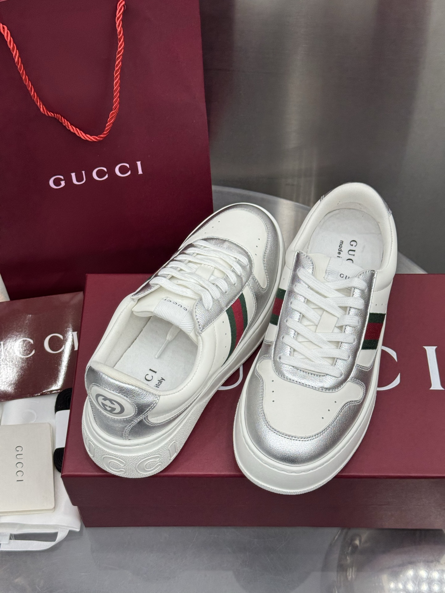Gucci 2025 Vintage Sneakers: Lightweight, Retro Design with Signature Details 6 i1760208546615 113 0 3