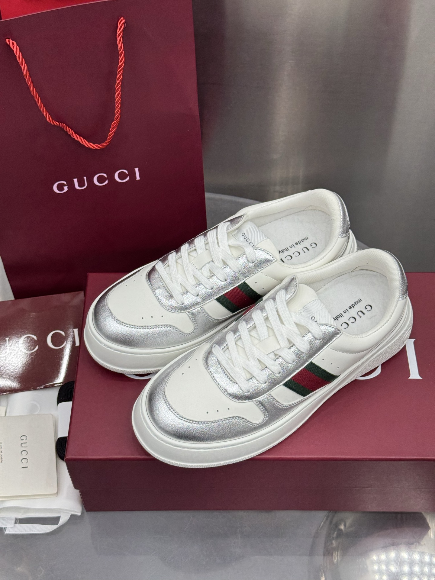 Gucci 2025 Vintage Sneakers: Lightweight, Retro Design with Signature Details 3 i1760208546642 9058 0 1