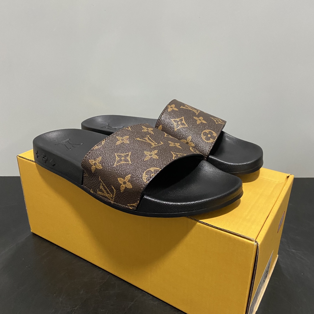 💰60 LV slippers 