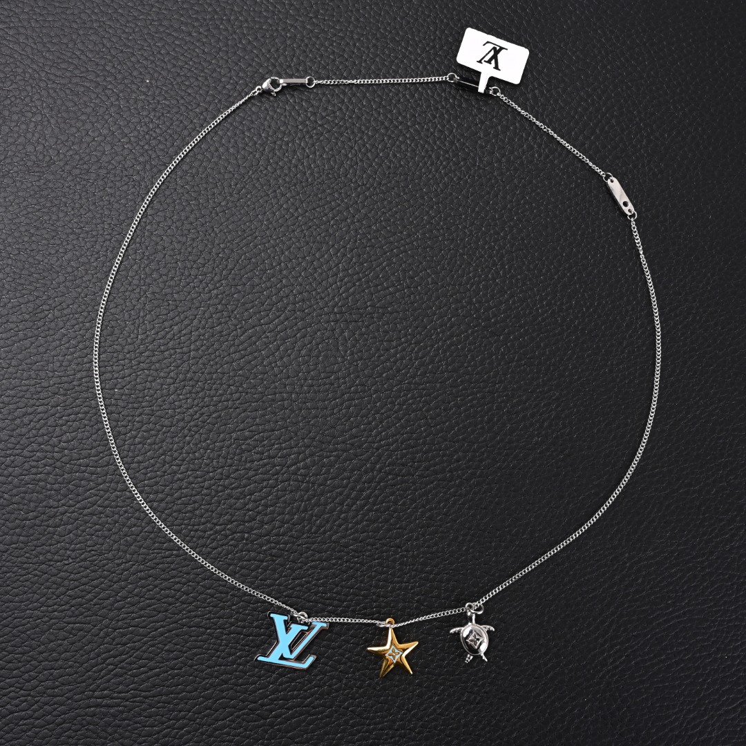 Louis Vuitton LV AQUATICS 海洋吊坠项链 官网售价5,500。原版开模,5500购入复刻,匠心打造,吊坠上logo精准对版刻印,处处都是细节正确版本,代购最爱~全套包装,送礼佳品!