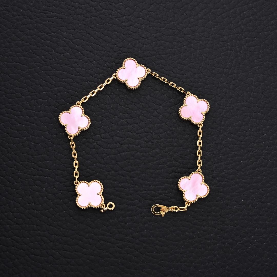 Van Cleef Arpels梵克雅宝VCA 经典四叶草手链 樱花粉 附全套包装,包装损坏扣除20元,谢谢谅解 Size:18cm左右可调节