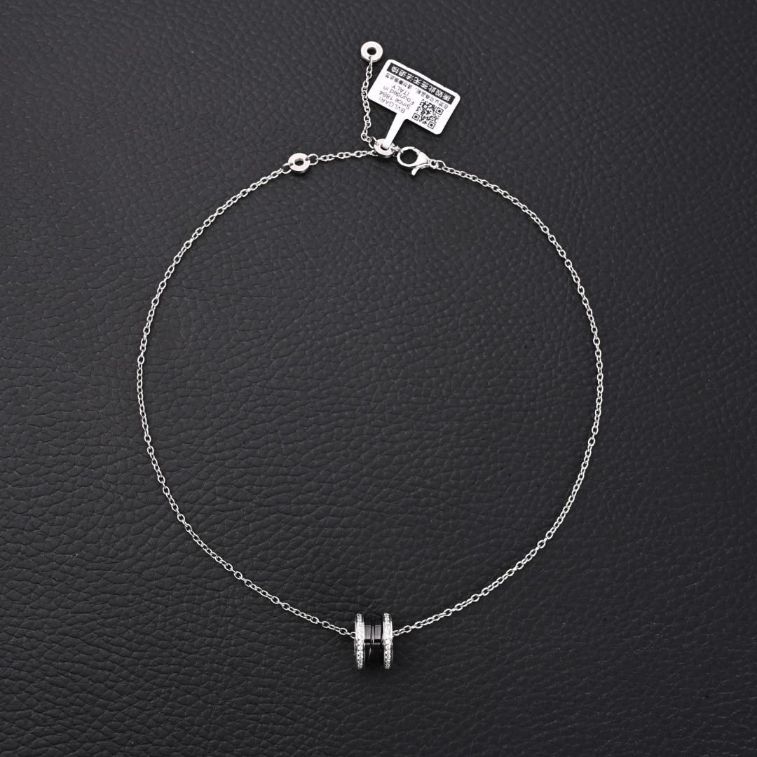 BVLOARI宝格丽 小蛮腰带钻吊坠项链 18k镀金材质,明星们必备单品,国内一线五金厂代工,附全套包装,包装损坏扣除30元,谢谢谅解