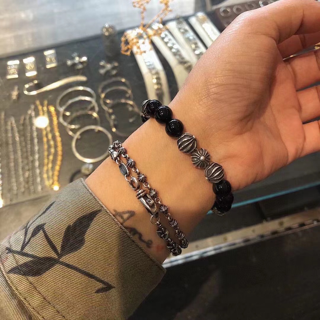 Chrome hearts克罗心CH 925银珠黑曜石手链  上身参考
克罗心手链