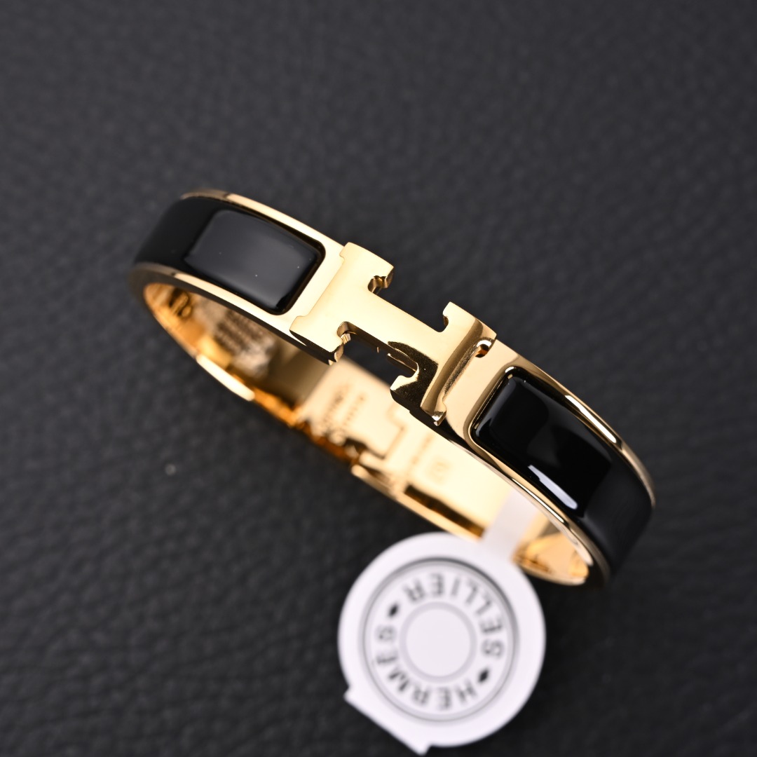 Hermes爱马仕 珐琅手镯 区别市面版本, 拉丝工艺,珐琅与金属完美结合,全套正品专柜礼盒包装 #退换包装损坏扣20元。