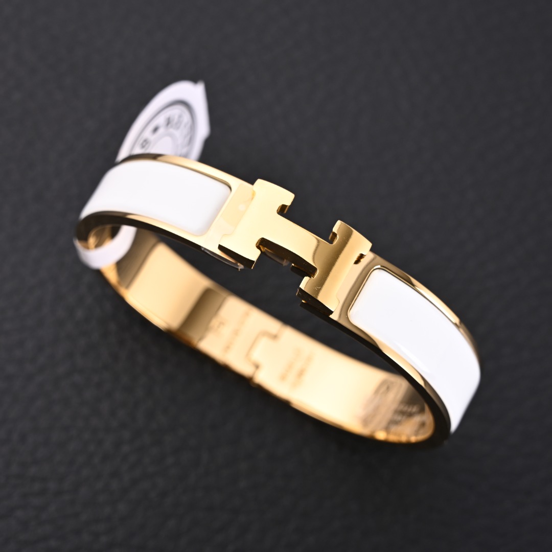 Hermes爱马仕 珐琅手镯 白 区别市面版本, 拉丝工艺,珐琅与金属完美结合,全套正品专柜礼盒包装 #退换包装损坏扣20元。