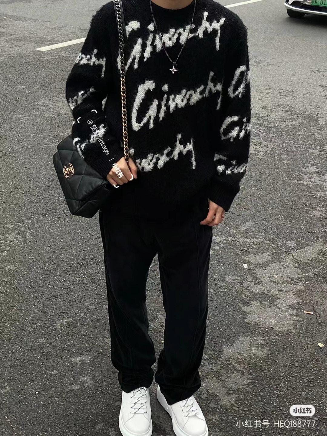 Chanel香奈儿 双C大logo大菱格金属链单肩包  上身参考
香奈儿包包