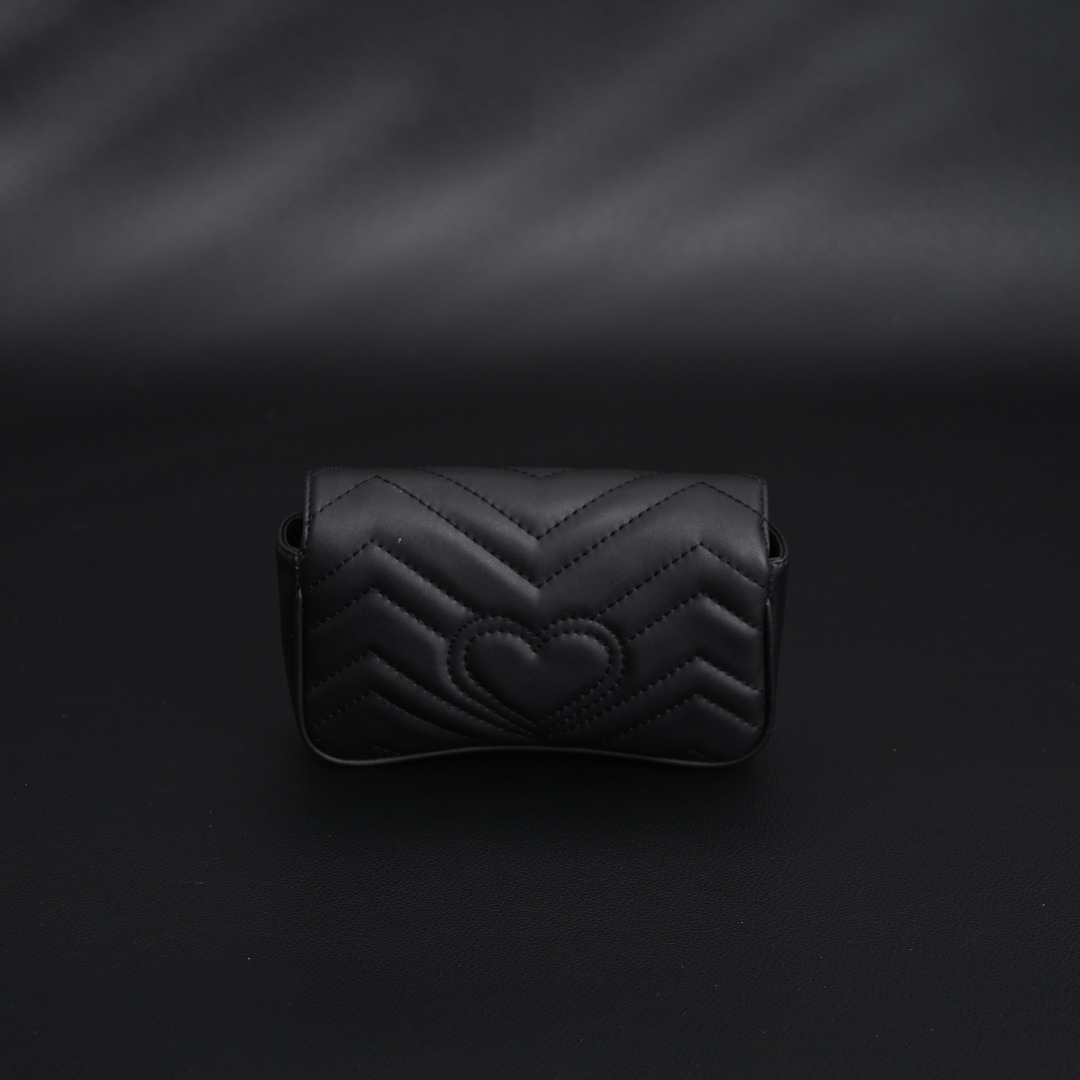 本地自取💰340
GUCCI古驰GUC GG Marmont MINI 超迷你马蒙链条包 
#原单品质
销量王本尊，黑色绝对是最受欢迎的颜色，不分季节不分场合，想怎么搭配就可以随你心意，黑色皮料更能透出原厂皮质感，金色五金黑色皮料简直就是灵魂搭配
Size：16.5*10*4.5
古驰包包