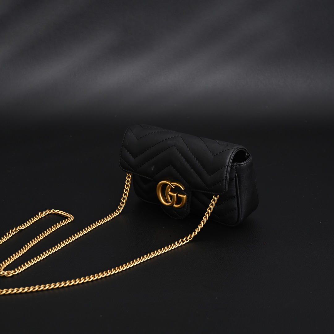 本地自取💰340
GUCCI古驰GUC GG Marmont MINI 超迷你马蒙链条包 
#原单品质
销量王本尊，黑色绝对是最受欢迎的颜色，不分季节不分场合，想怎么搭配就可以随你心意，黑色皮料更能透出原厂皮质感，金色五金黑色皮料简直就是灵魂搭配
Size：16.5*10*4.5
古驰包包