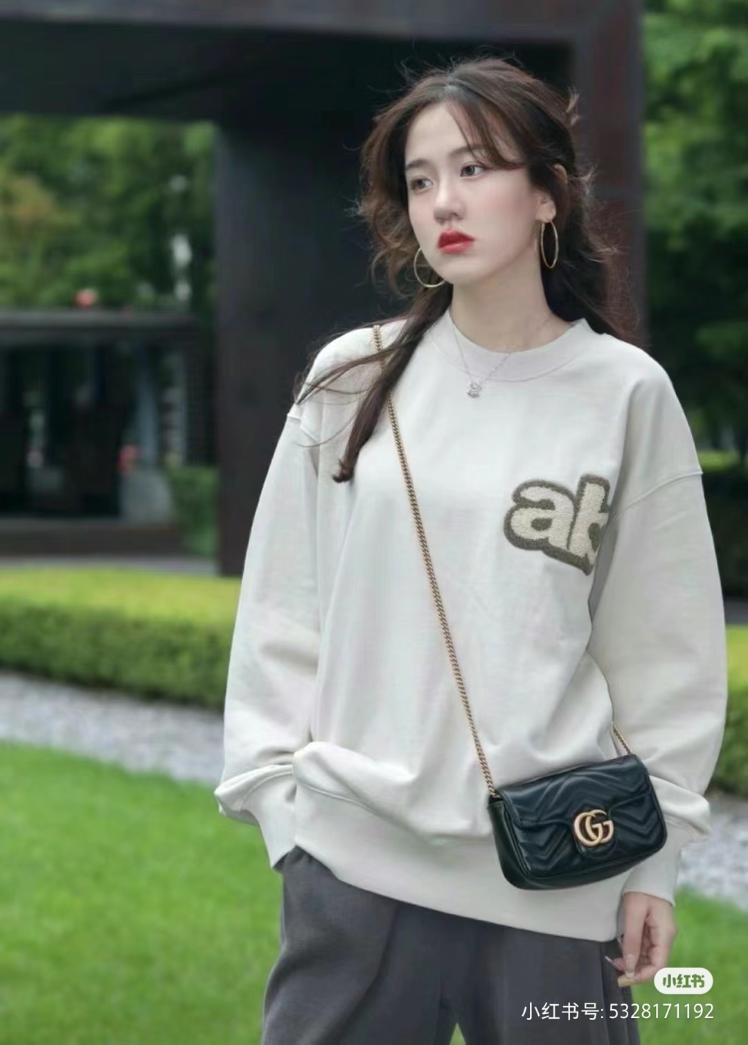 GUCCI古驰GUC GG Marmont MINI 超迷你马蒙链条包  上身参考
古驰包包