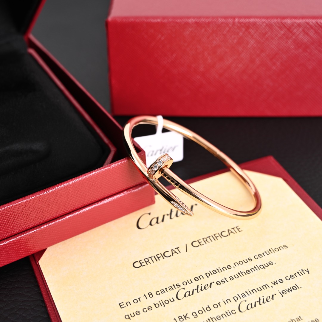 Cartier/卡地亚 Juste un Clou 头尾钻钉子手镯 附包装
卡地亚手镯