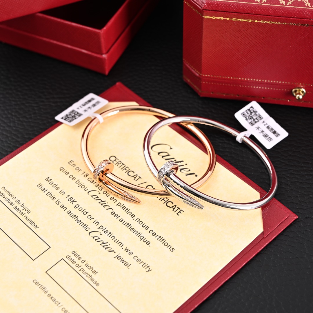 Cartier/卡地亚 Juste un Clou 头尾钻钉子手镯  颜色合集图
卡地亚手镯
