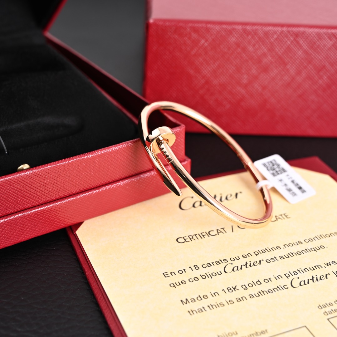 Cartier/卡地亚 Juste un Clou 无钻钉子手镯 附包装
卡地亚手镯