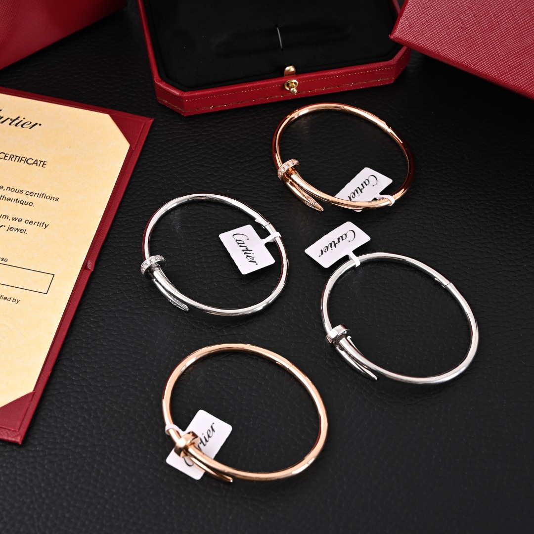 Cartier/卡地亚 Juste un Clou 无钻钉子手镯  颜色合集图
卡地亚手镯