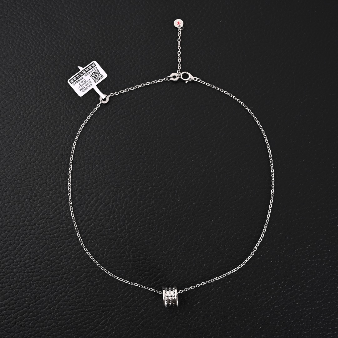 BVLOARI宝格丽 小红人铆钉项链
高品质 ❤️宝格丽小红人铆钉项链，专柜同步更新 BVLGARI 同款1:1出模，刻原版字印😘以独特风格重新诠释了Bvlgari最著名的创意设计 精致不失华美 👏👏