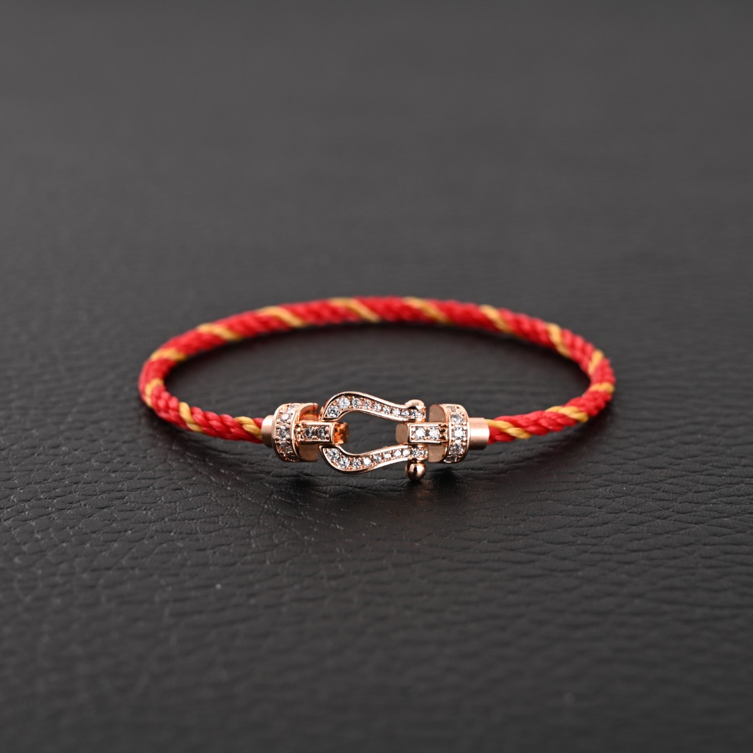 FRED斐登 费雷德 玫瑰满钻小号马蹄扣红黄色尼龙绳手链 高品质红黄色尼龙绳手链💠FORCE 系列手链⭐ 精工马蹄扣头手镯!上手效果非常百搭💍 网红达人 时尚一族必备单品 尺寸:细绳、17号 弗雷德手环