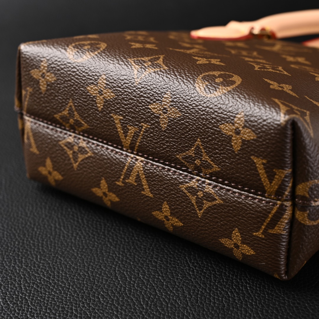 LOUIS VUITTON LV Lockit BB 字母徽标单肩斜挎手提包 M12019  细节参考
LV包包