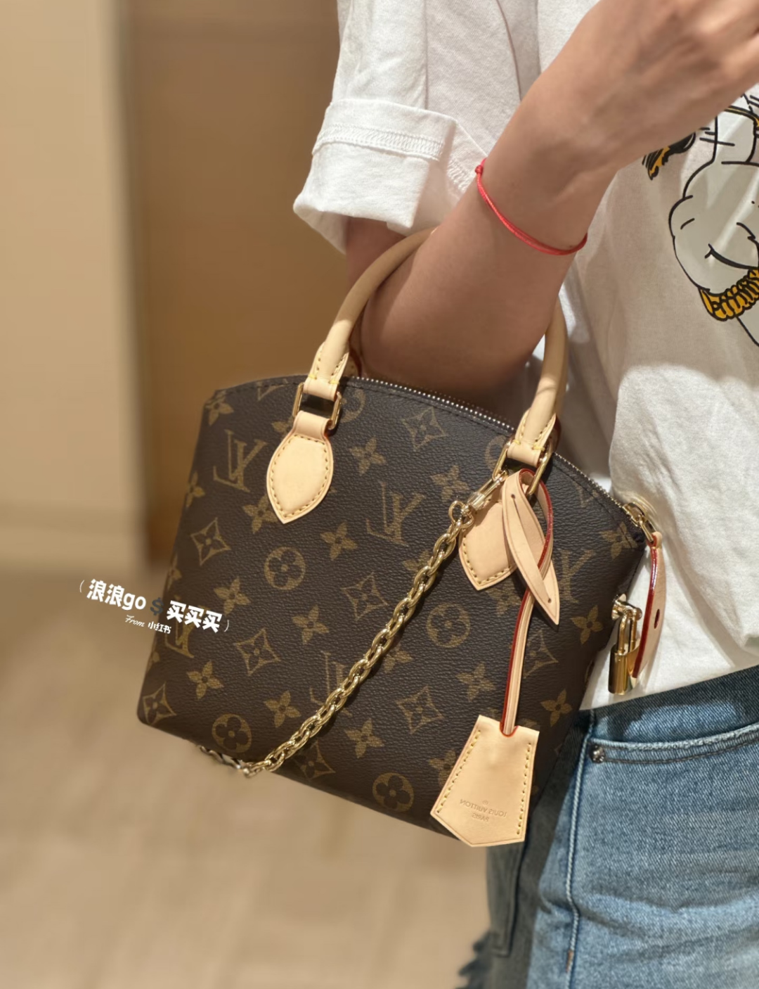 LOUIS VUITTON LV Lockit BB 字母徽标单肩斜挎手提包 M12019 上身参考
LV包包