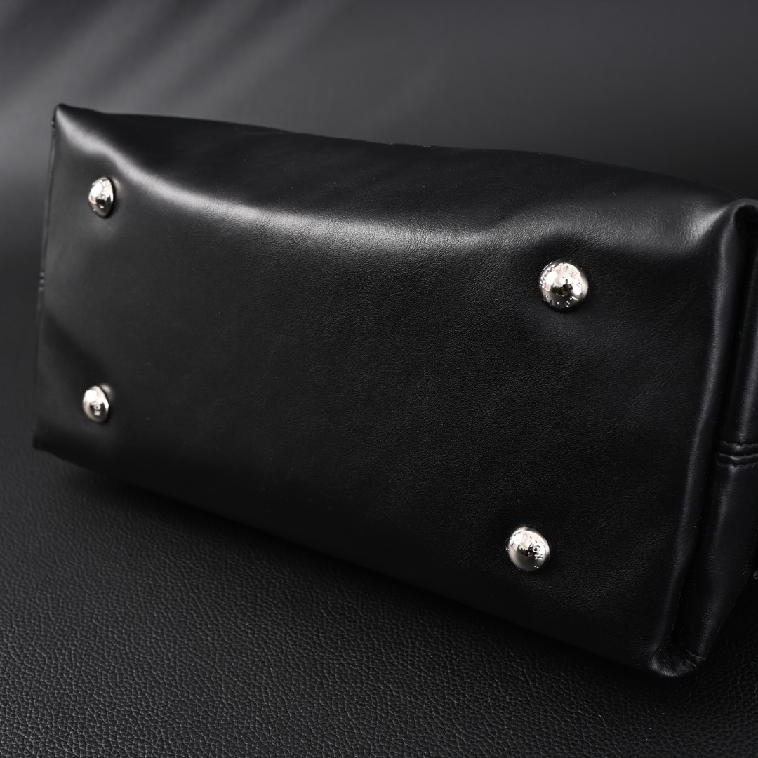 LOUIS VUITTON LV CARRYCALL 黑武士 M24861 细节参考
LV包包