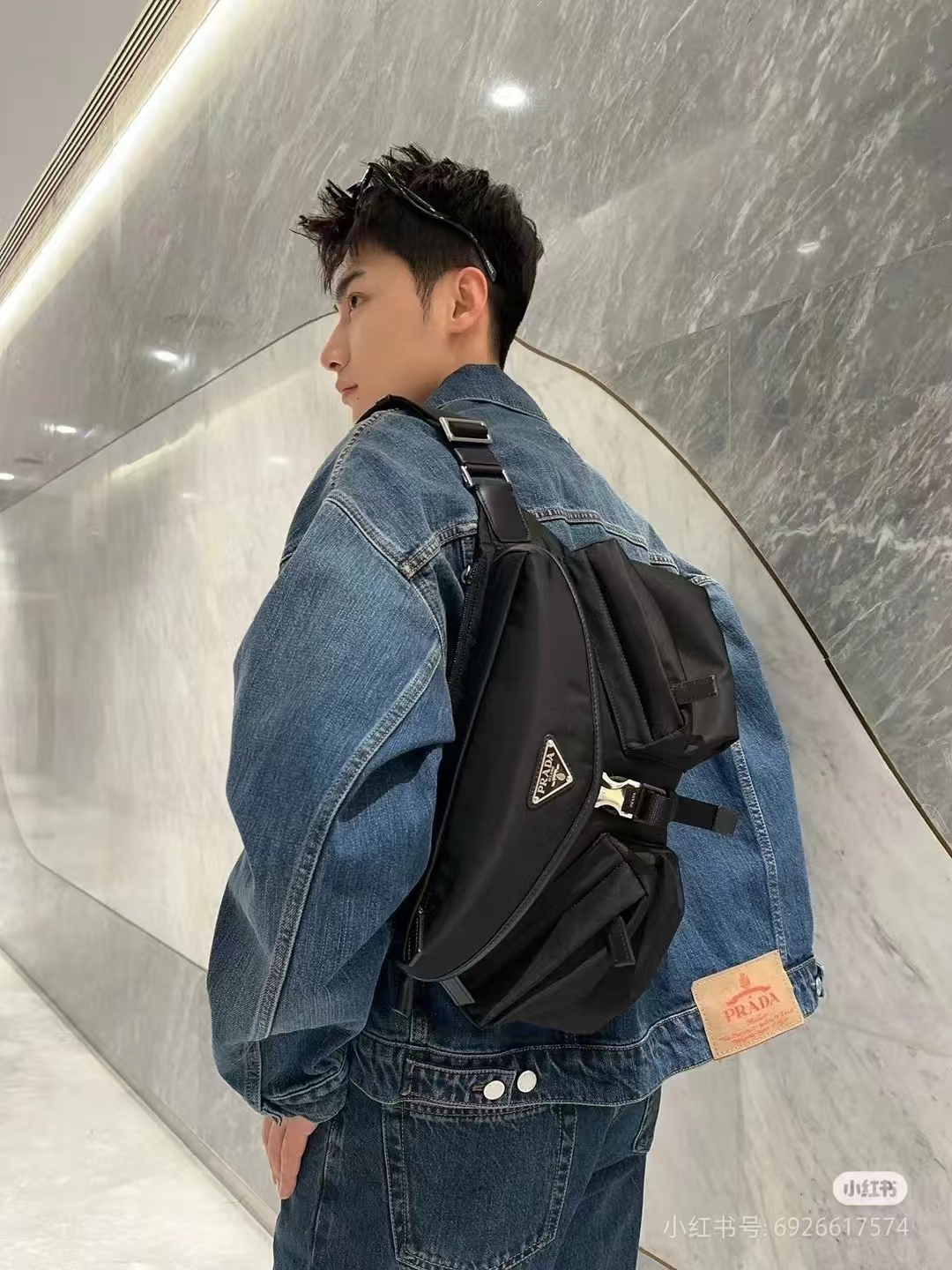 PRADA普拉达PRD 多功能尼龙面料腰包胸包 上身参考
普拉达包包