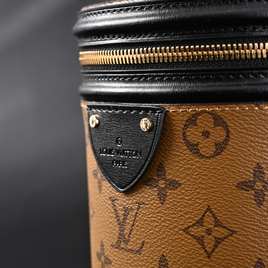 LOUIS VUITTON LV Cannes 老花拼色圆筒水桶包化妆箱 小号  细节参考
LV包包