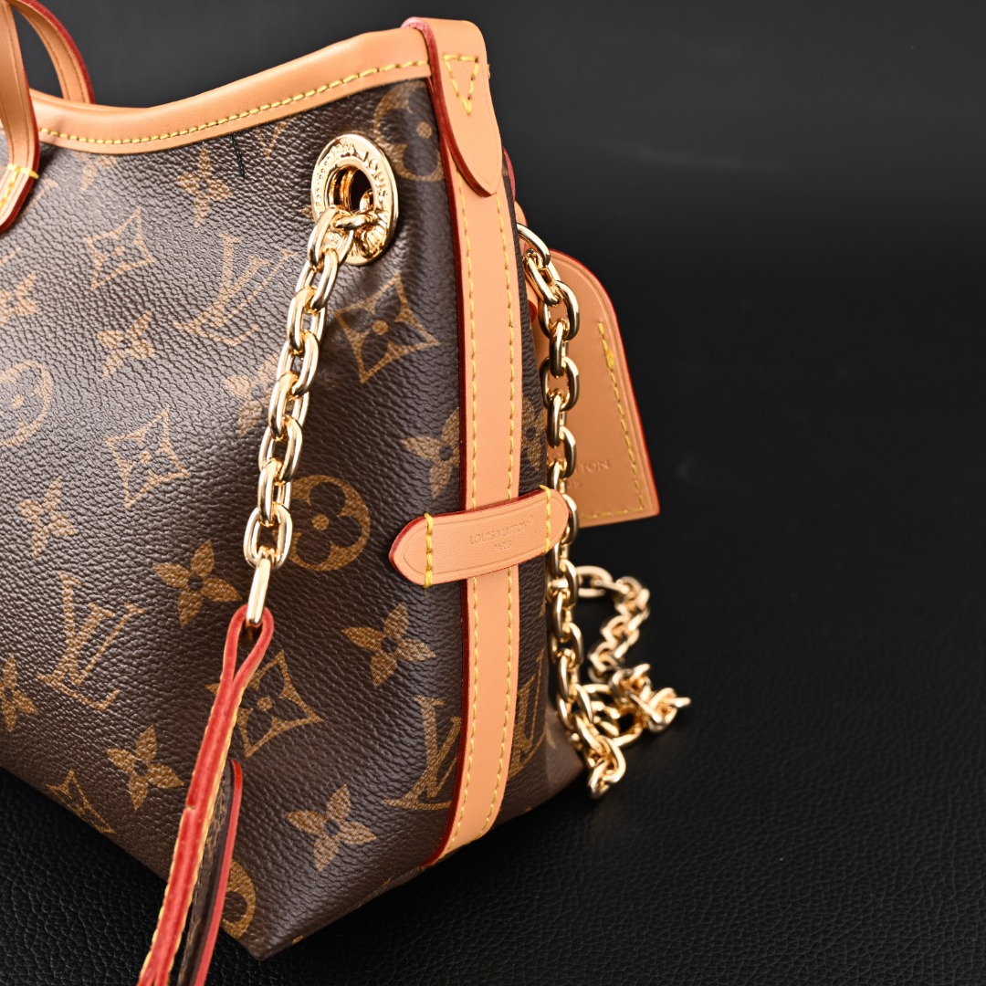 Louis Vuitton LV 路易威登单肩包经典老花帆布CARRYALL BB链条包新款M13014 细节展示
LV包包