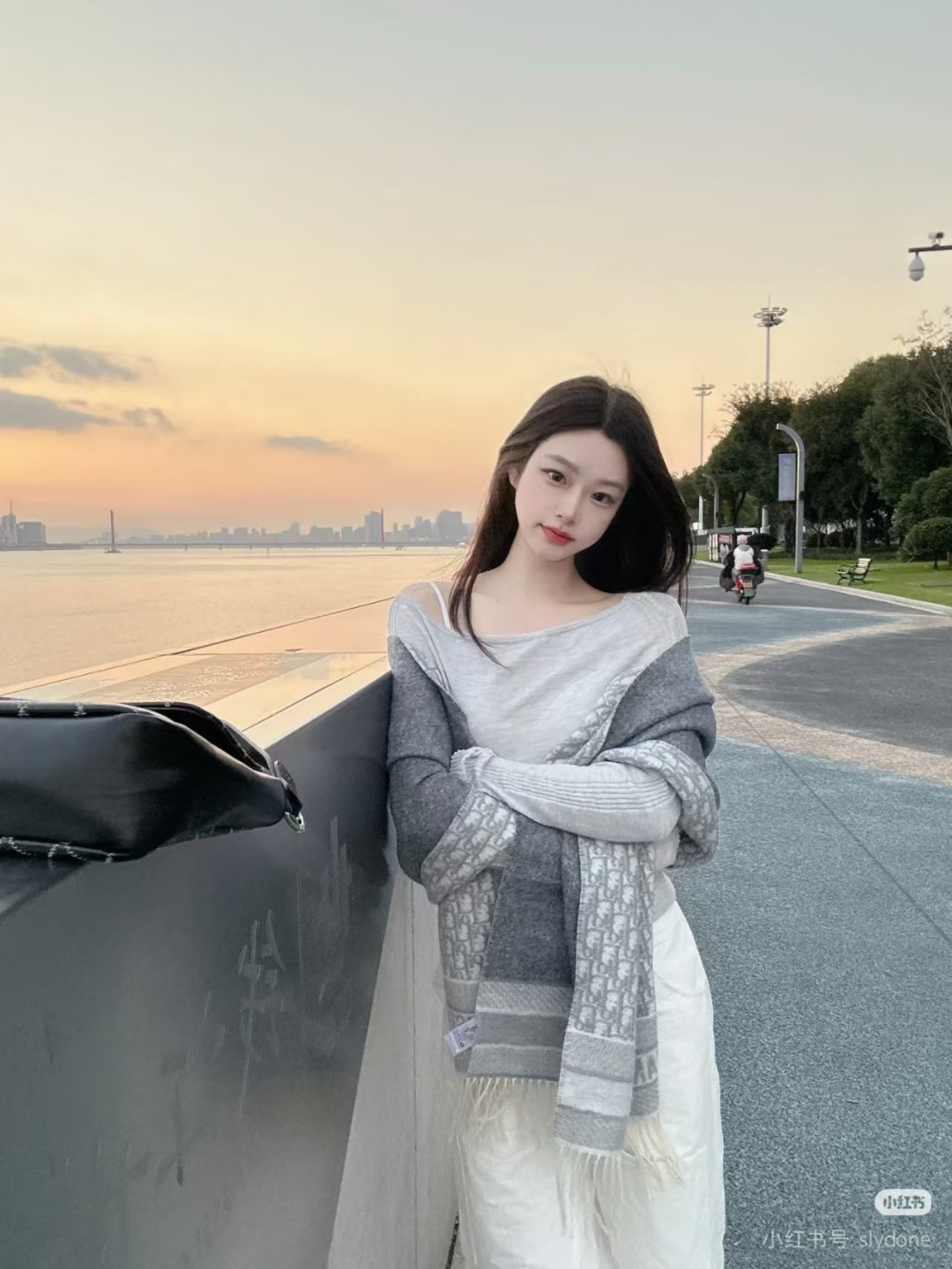 _dgy9s-GH9JIKJsI9AWDY_XNXId6D7N4rbe8P_QQ