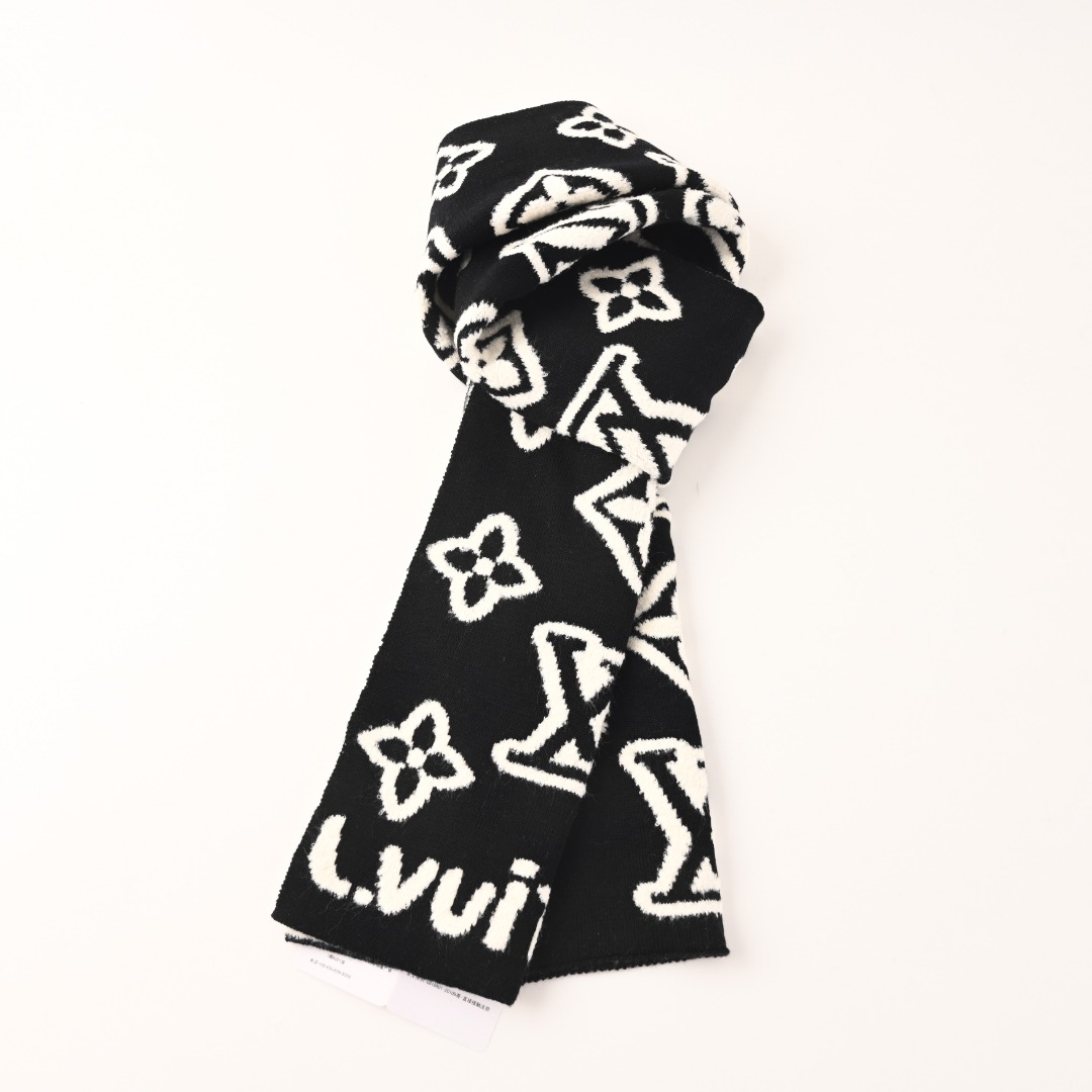 LOUIS VUITTON LV 绵羊毛黑白浮雕logo绒线围巾M96936