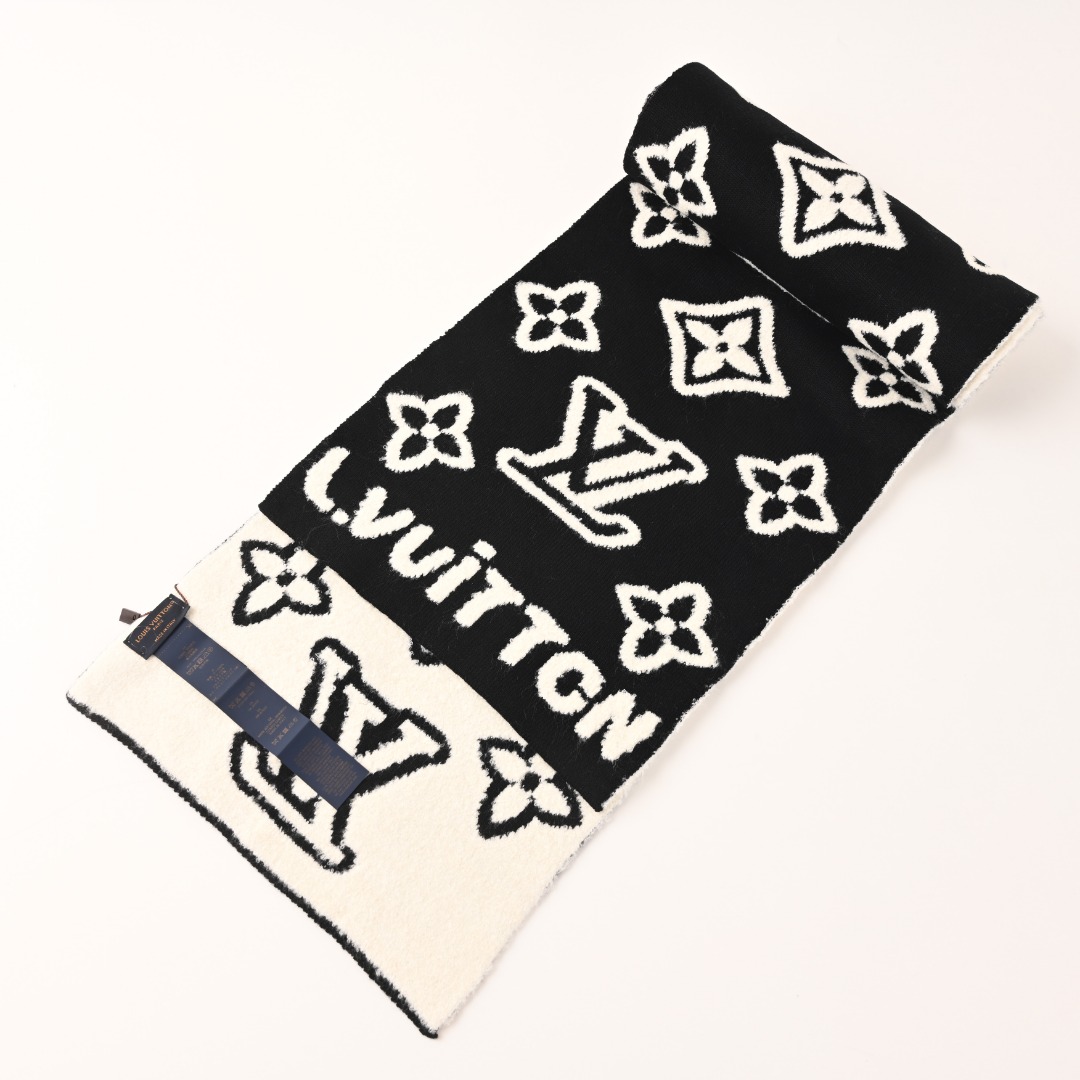 LOUIS VUITTON LV 绵羊毛黑白浮雕logo绒线围巾M96936