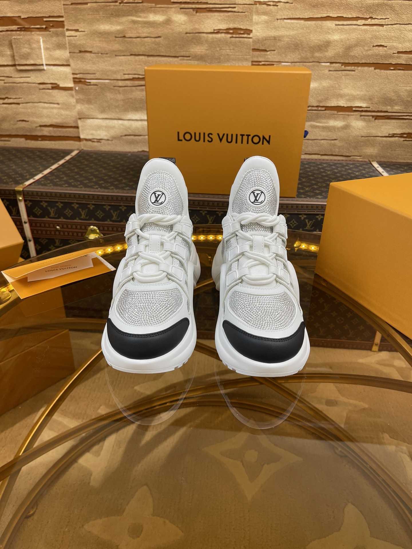 NO:235157,Top version 2025sLV Archlight Donkey brand hardware casual sports dad shoes with heel height of about 5.5cm, and the maximum thickness of the sole is about 8mm. Fabric: Environmentally friendly TU and imported beef leather joints. Inner: beef inner skin lining. Outsole: vacuum foam and TU combination sole. Women's size number: 35–39 (34.40.41 can be customized and not returned or replaced), casual shoes/sports shoes, louis vuitton, louis vuitton, sneakers19860909顶级版本2025sLV Archlight 驴牌五金休闲运动老爹鞋后增跟高约5.5cm,大底最高度厚约8mm 面料:环保TU和进口牛拼皮接 内里:牛内皮里 大底: 抽真空发泡和TU组合大底 女码款数: 35–39（34.40.41可定不做退不换）,休闲鞋/运动鞋,louis vuitton,louis vuitton,sneakers,Women's Shoes