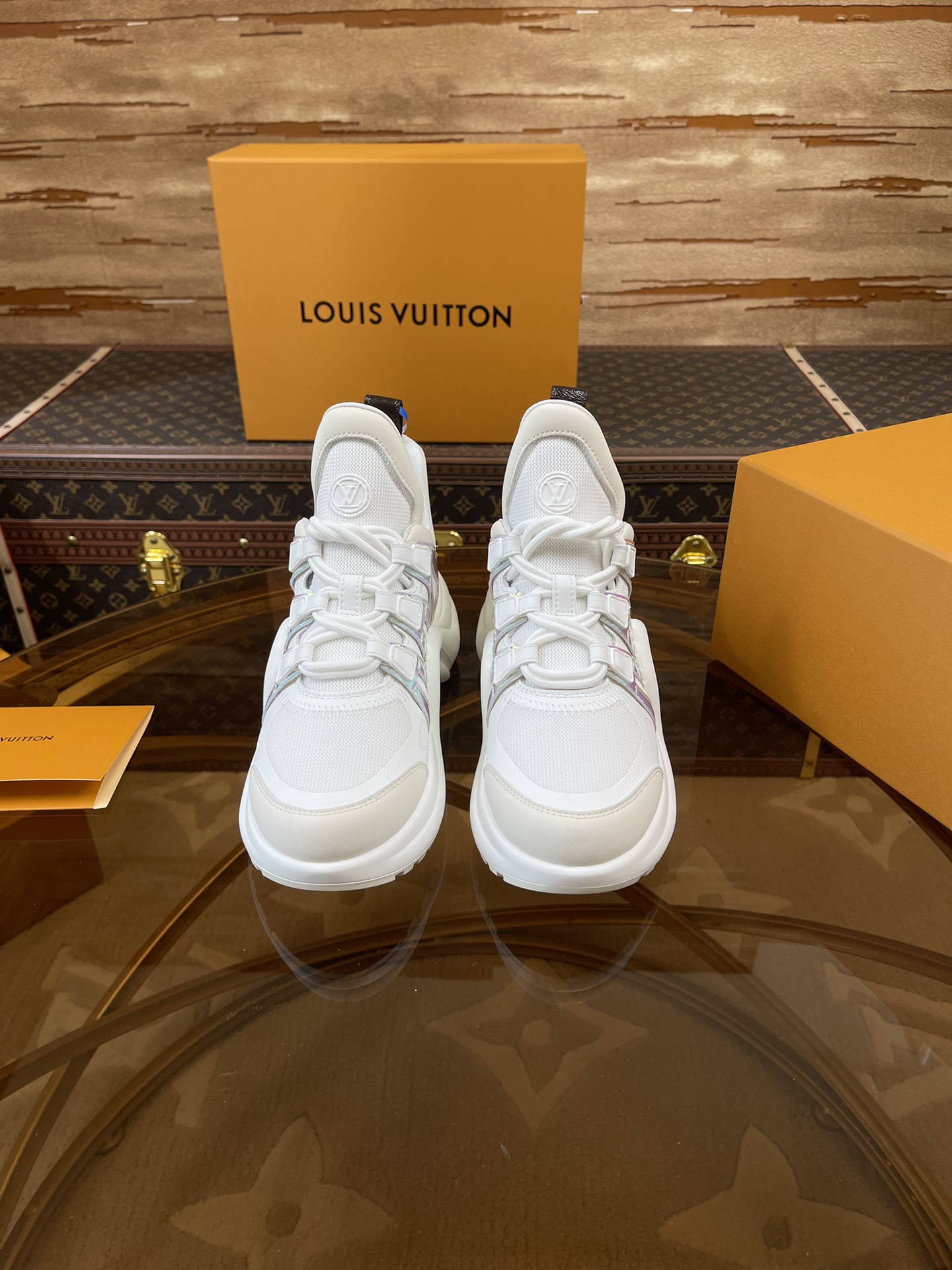 NO:247077,Top version new LV fancy panda button model Archlight Donkey brand hardware casual sports dad shoes with heel height of about 5.5cm, the maximum thickness of the sole is about 8mm Fabric: environmentally friendly TPU and imported cow leather joints Outsole: vacuum foaming and TPU combination outsole Women's size number: 35–39 (34.40.41 can be ordered without return or exchange), dad shoes, louis vuitton, louis vuitton19860909顶级版本新款LV花式熊猫扣子款 Archlight 驴牌五金休闲运动老爹鞋后增跟高约5.5cm,大底最高度厚约8mm 面料:环保TPU和进口牛拼皮接 大底: 抽真空发泡和TPU组合大底 女码款数: 35–39（34.40.41可定不做退不换）,老爹鞋,louis vuitton,louis vuitton,Women's Shoes