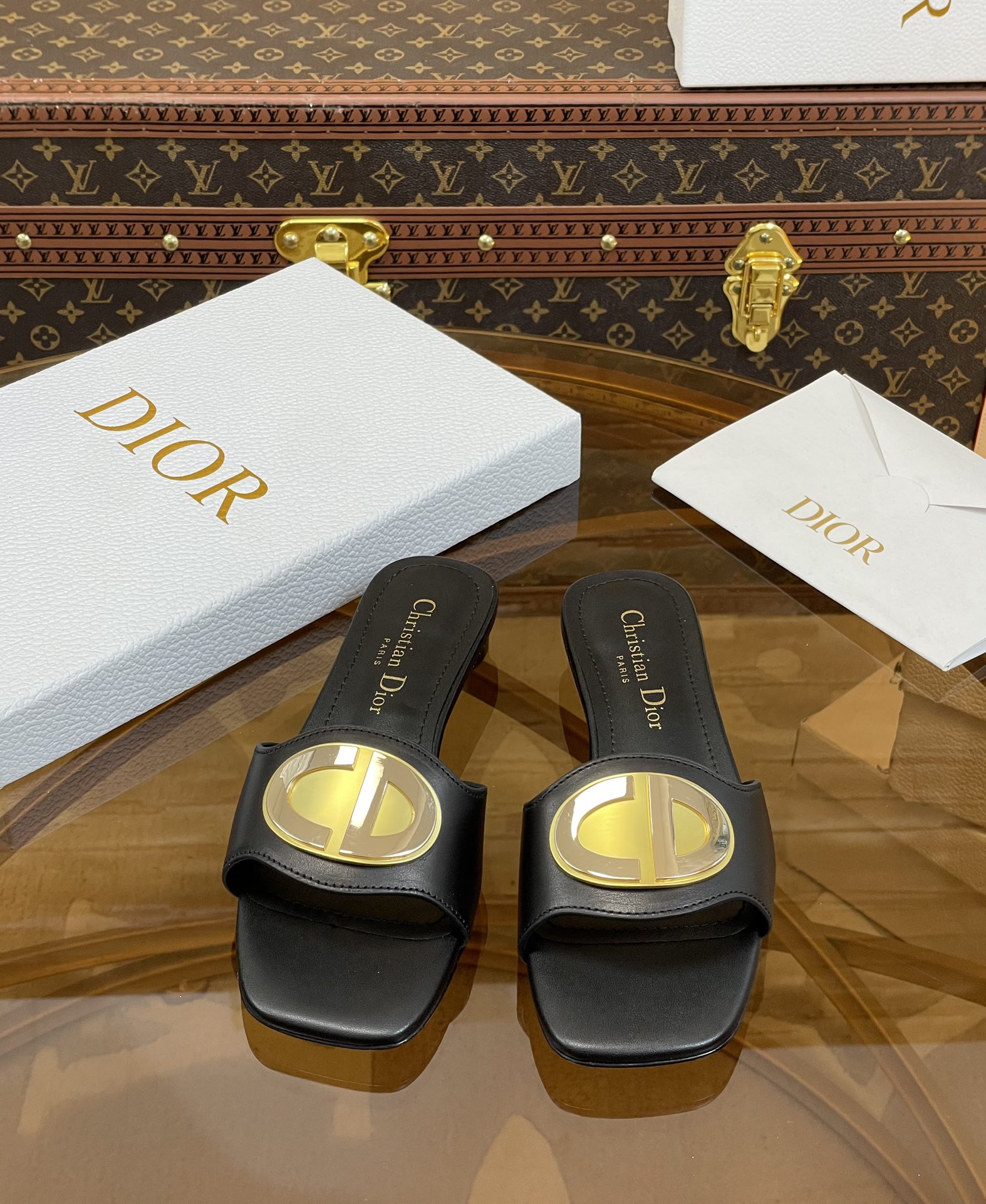 NO:382543,Dior Dior 2025 spring and summer new DWAY high heel flip-flop color-blocking women's shoes CD letter logo three-dimensional embroidered round toe open-toe sandals original development top version material: imported raffia grass electric embroidery high temperature water-soluble cotton technology fabric + water dyed sheepskin lining + Italian leather outsole size34-43 (34.40.41.42.43 custom made without return or replacement), slippers, dior, dior, slippers, sheepskin, Leather soles19860909迪奥 Dior 2025 春夏新款 DWAY 高跟一字拖拼色女鞋 CD字母logo立体刺绣圆头露趾凉拖鞋 原版开发市面顶级版本 材质:鞋面进口酒椰草电绣高温水溶棉质科技面料+水染羊皮内里+意大利真皮大底 size34-43（34.40.41.42.43定做不退不换）,拖鞋,dior,dior,slippers,sheepskin,Leather soles,Women's Shoes