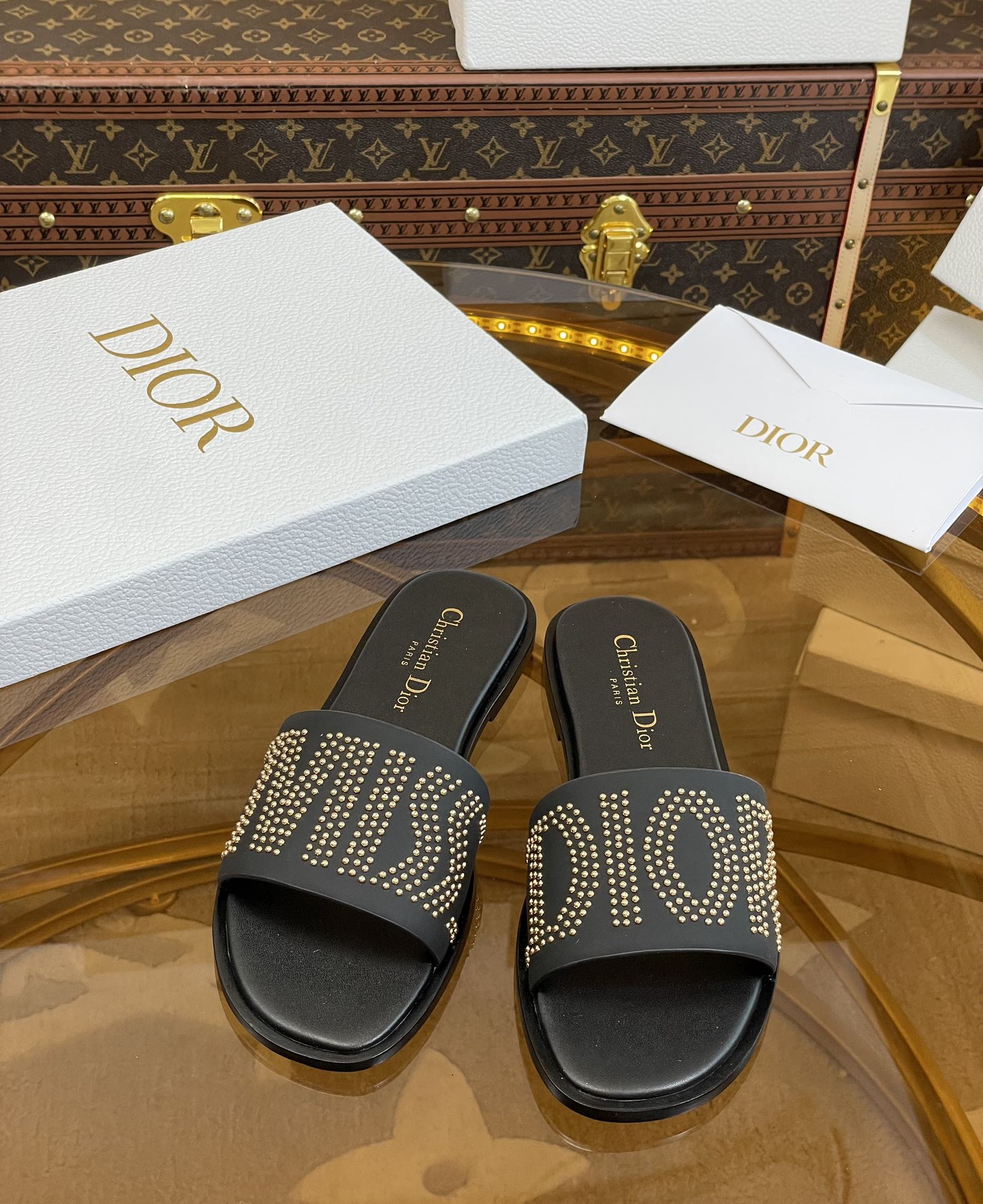 NO:382569,Dior Dior Spring and Summer New DWAY Flat-soled Flip-flop Color-blocked Women's Shoes CD Letter Logo Three-dimensional Embroidered Round-toe Open-toe Sandals Slippers Original Development Top Version Material: Upper Imported Raffia Grass Electric Embroidery High-temperature Water-soluble Cotton Technology Fabric + Water-dyed Sheepskin Inner + Italian Leather Outsole Size34-43 (34.40.41.42.43 Customized No Return or Exchange), Slippers, Dior, Dior, Slippers, Sheepskin, Leather Soles19860909迪奥 Dior 春夏新款 DWAY 平底一字拖拼色女鞋 CD字母logo立体刺绣圆头露趾凉拖鞋 原版开发市面顶级版本 材质:鞋面进口酒椰草电绣高温水溶棉质科技面料+水染羊皮内里+意大利真皮大底 size34-43（34.40.41.42.43定做不退不换）,拖鞋,dior,dior,slippers,sheepskin,Leather soles,Women's Shoes