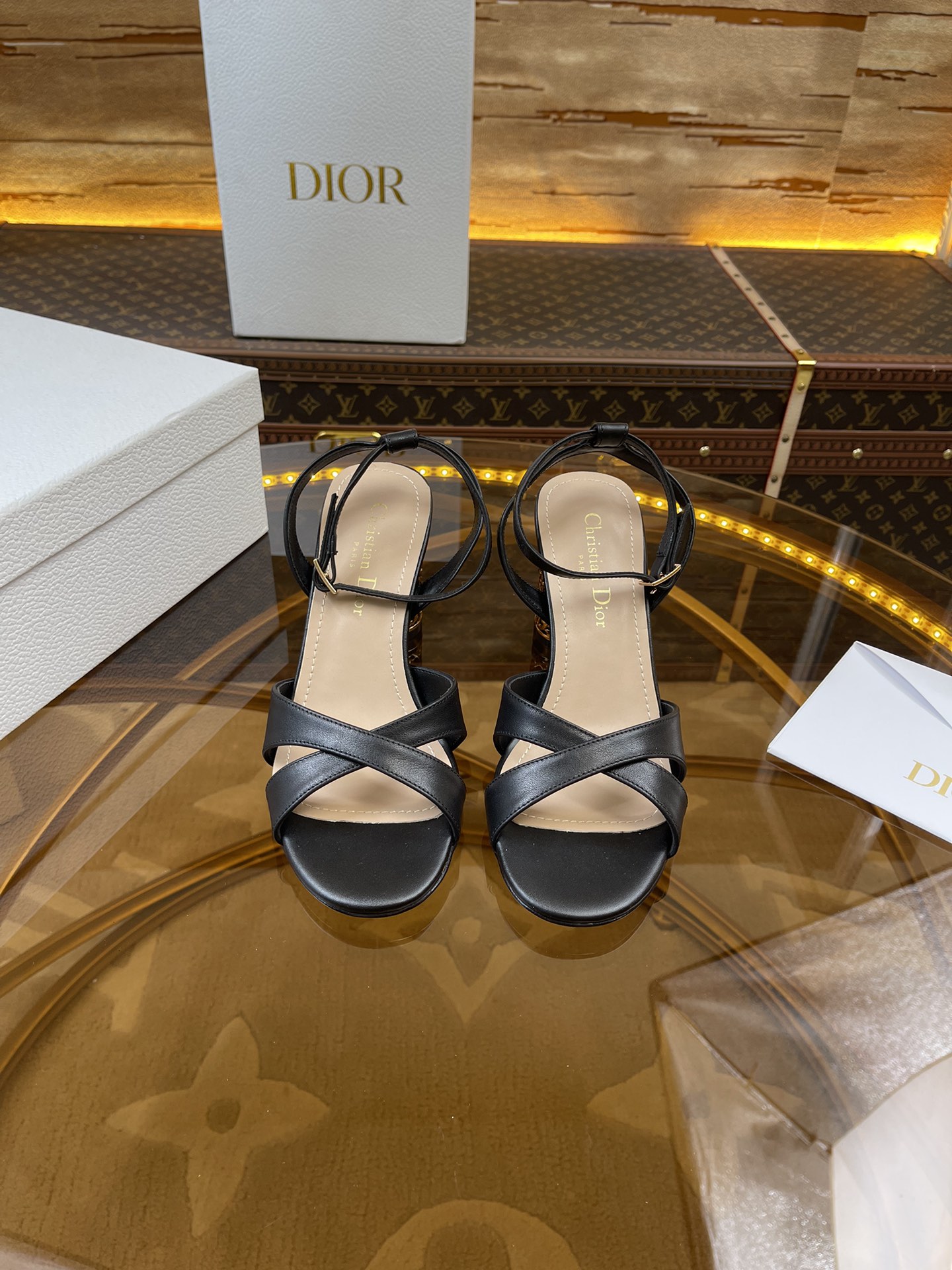 NO:382557,Dior new Icon series cylindrical heel strap women's shoes CD star same high heel round toe cross-belt color-blocked sandals material upper imported full grain calfskin + water dyed sheepskin inner footbed + Italian genuine leather outsole Heel height: 8.5CM Size34-43 standard size (34.40.41.42.43 custom-made non-return and exchange), high heels sandals, dior, dior, sandals, high heels, cowhide, sheepskin, Leather soles19860909Dior 迪奥秋冬新款Icon系列圆柱跟脚环绑带女鞋 CD明星同款高跟圆头交叉带拼色凉鞋 材质鞋面进口全粒面小牛皮+水染羊皮内里垫脚+意大利真皮大底 跟高:8.5CM Size34-43标准码（34.40.41.42.43定制不退换）,高跟鞋凉鞋,dior,dior,sandals,high heels,cowhide,sheepskin,Leather soles,Women's Shoes