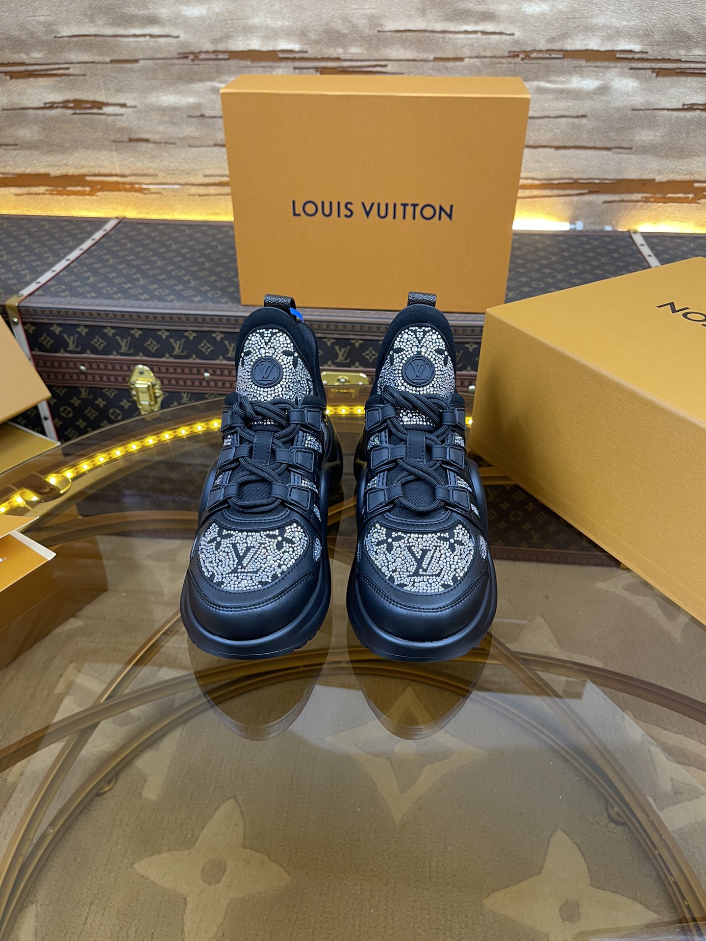 NO:467359,Top version 2025sLV Archlight Donkey brand, diamond-free casual sports dad shoes, heel height is about 5.5cm, the maximum thickness is about 8mm Fabric: environmentally friendly TPU and imported cow leather connection Inner: cow inner skin lining Outsole: vacuum foam and TPU combination outsole Women's size number: 35–39 (34.40.41 can be determined not to be returned or replaced), dad shoes, louis vuitton, louis vuitton19860909顶级版本2025sLV Archlight 驴牌 烫钻休闲运动老爹鞋后增跟高约5.5cm,大底最高度厚约8mm 面料:环保TPU和进口牛拼皮接 内里:牛内皮里 大底: 抽真空发泡和TPU组合大底 女码款数: 35–39（34.40.41可定不做退不换）,老爹鞋,louis vuitton,louis vuitton,Women's Shoes