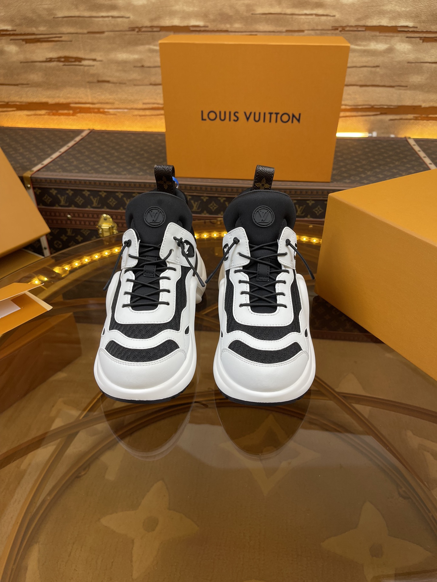 NO:467367,Top version 2025sLV Archlight Donkey brand elastic casual sports dad shoes with heel height of about 5.5cm, and the maximum thickness of the sole is about 8mm. Fabric: environmentally friendly TPU and imported cow leather connection Inner: cow inner skin lining Outsole: vacuum foam and TPU combination outsole Women's size number: 35–39 (34.40.41 can be determined not to be returned or replaced), dad shoes, louis vuitton, louis vuitton19860909顶级版本2025sLV Archlight 驴牌松紧休闲运动老爹鞋后增跟高约5.5cm,大底最高度厚约8mm 面料:环保TPU和进口牛拼皮接 内里:牛内皮里 大底: 抽真空发泡和TPU组合大底 女码款数: 35–39（34.40.41可定不做退不换）,老爹鞋,louis vuitton,louis vuitton,Women's Shoes