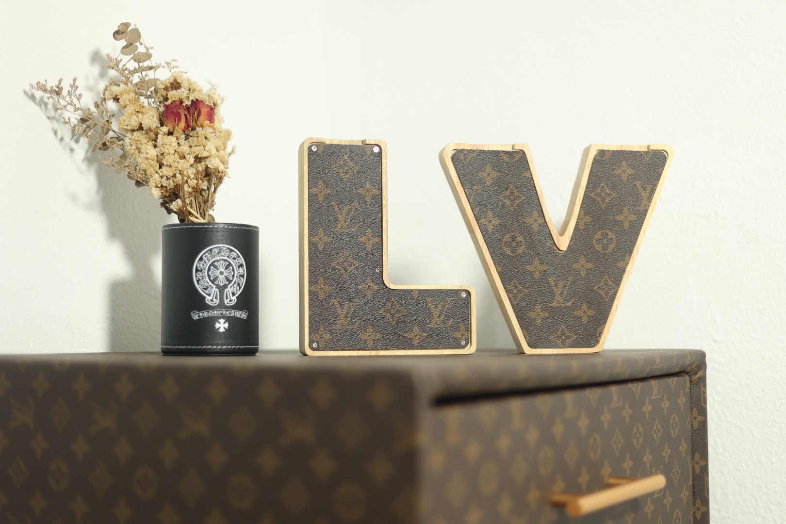 Also serves as a tabletop decorative accent. - Comprehensive 4