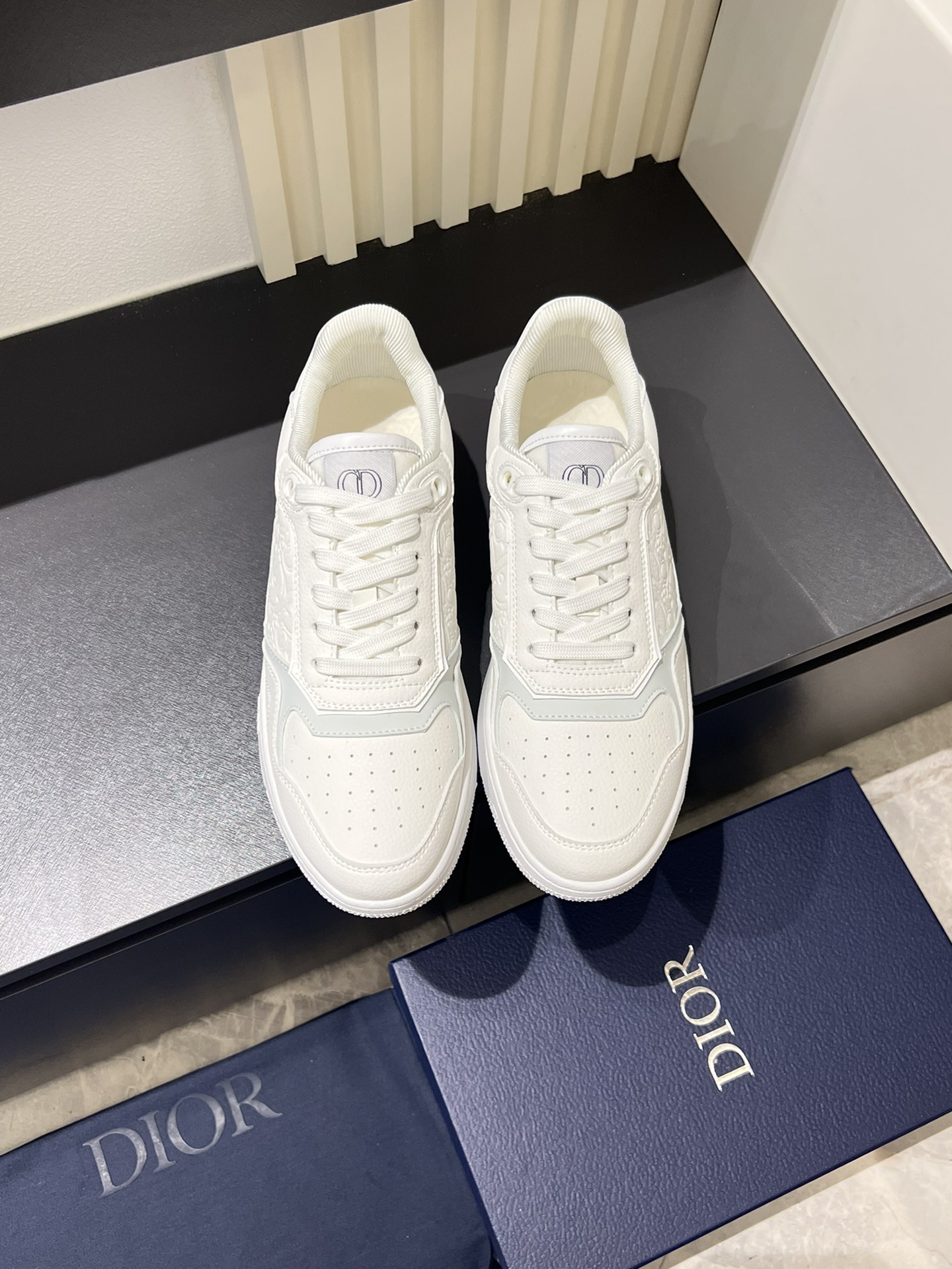 Dior B27 Low-Top Sneakers White Leather with Oblique Motif, Size 38-44 1 Dior B27 Low-Top Sneakers White Leather with Oblique Motif, Size 38-44