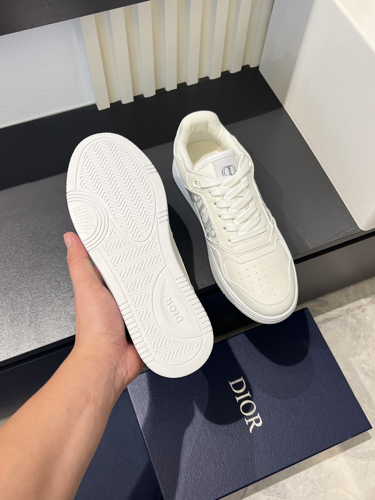 Dior B27 Low-Top Sneakers - White Leather with Oblique Print 8 i1717491545 5711 5