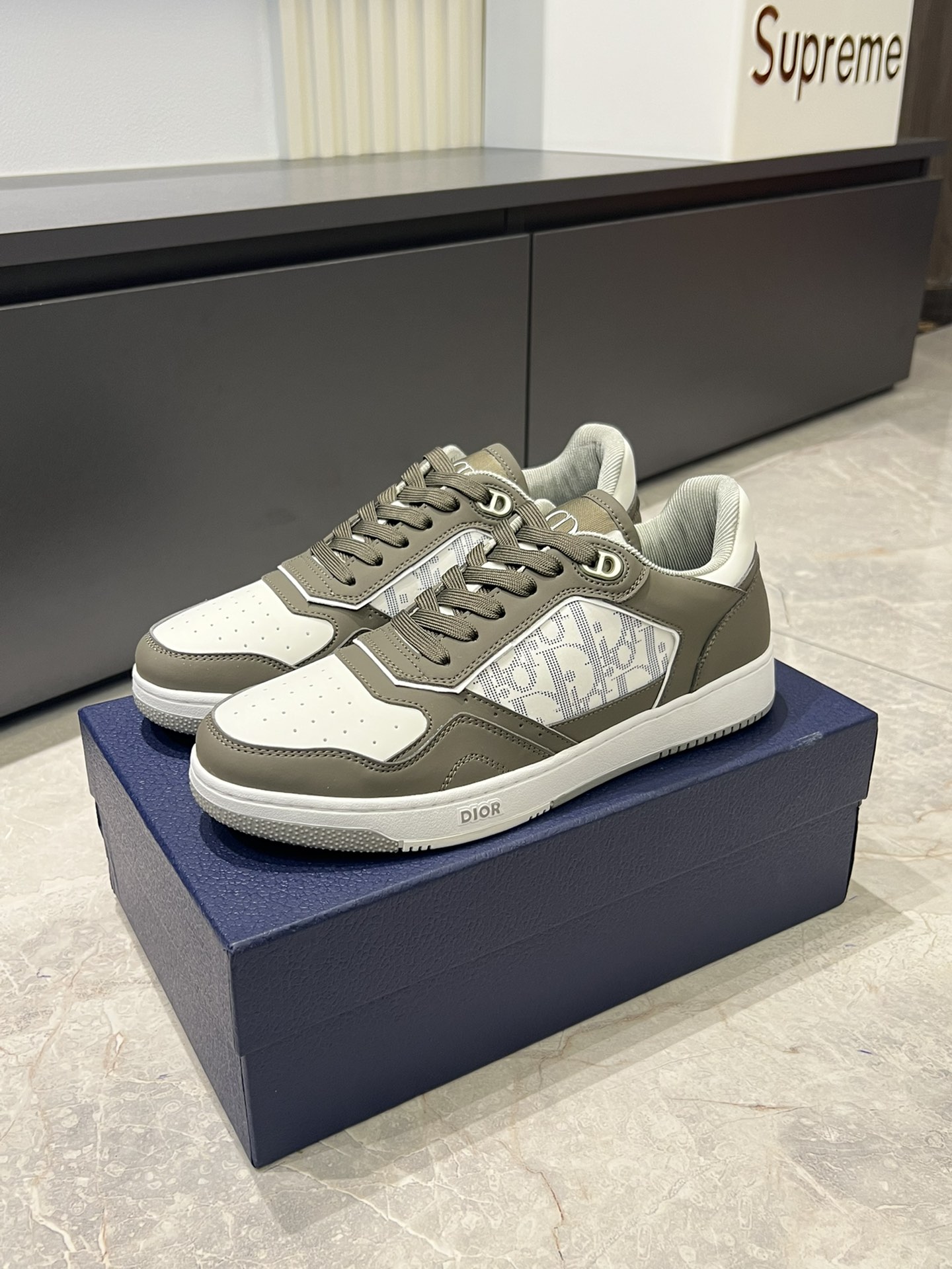 Dior B27 High-Top Sneakers Gray and White Leather Oblique Print 4 i1717491759 203 5