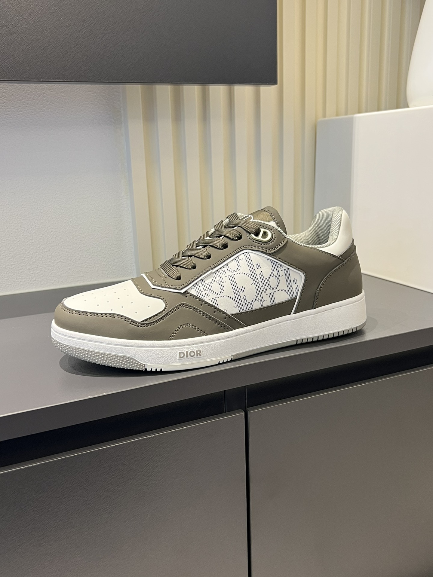 Dior B27 High-Top Sneakers Gray and White Leather Oblique Print 5 i1717491759 5689 7