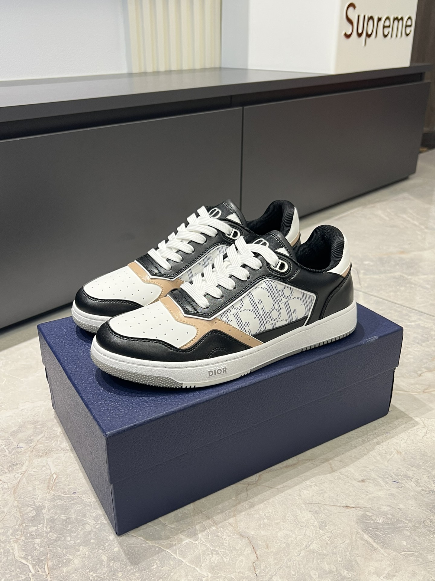 Dior B27 Low-Top Sneakers White/Gray Oblique Leather Casual Shoes For Men 4 i1717491926 2092 7