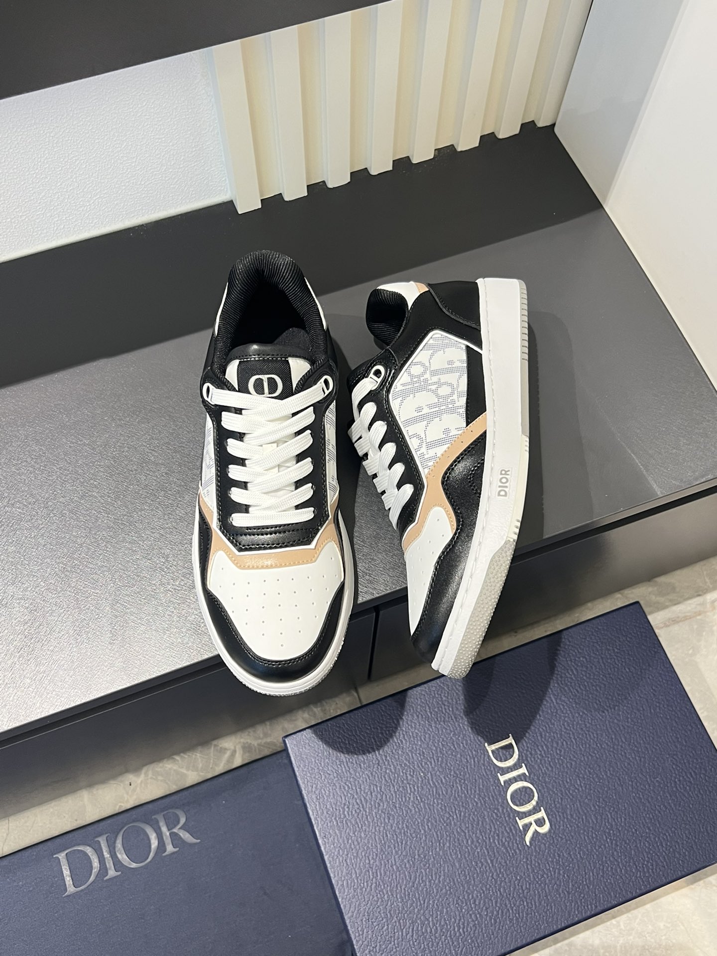 Dior B27 Low-Top Sneakers White/Gray Oblique Leather Casual Shoes For Men 6 i1717491926 3201 1